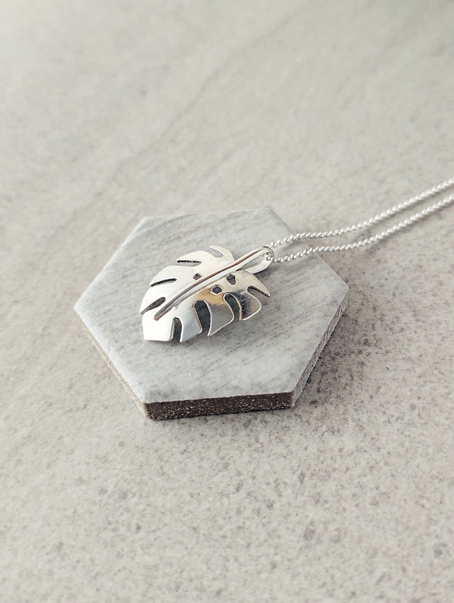 040105 Monstera Necklace - 1