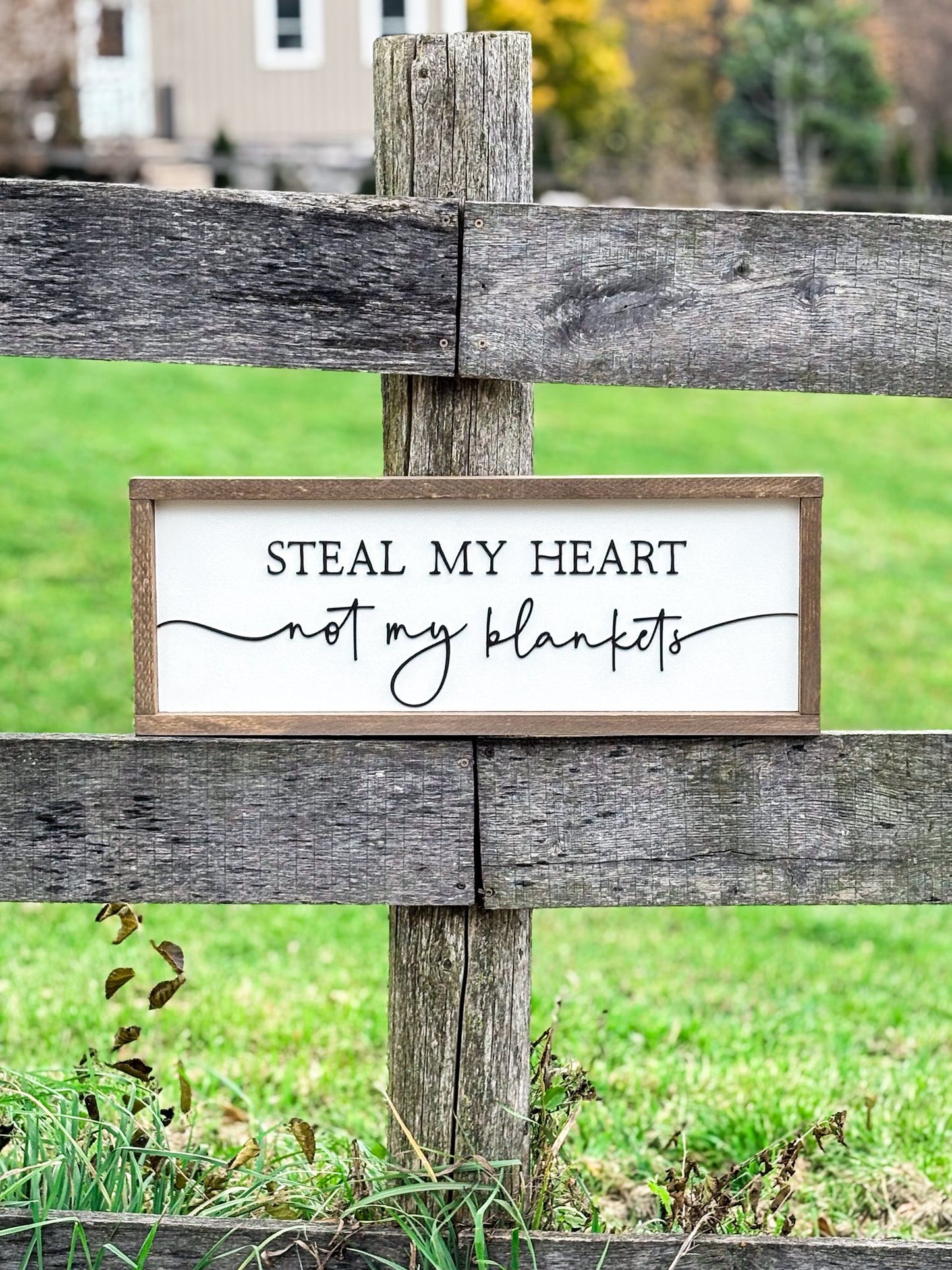 072055 blankets sign