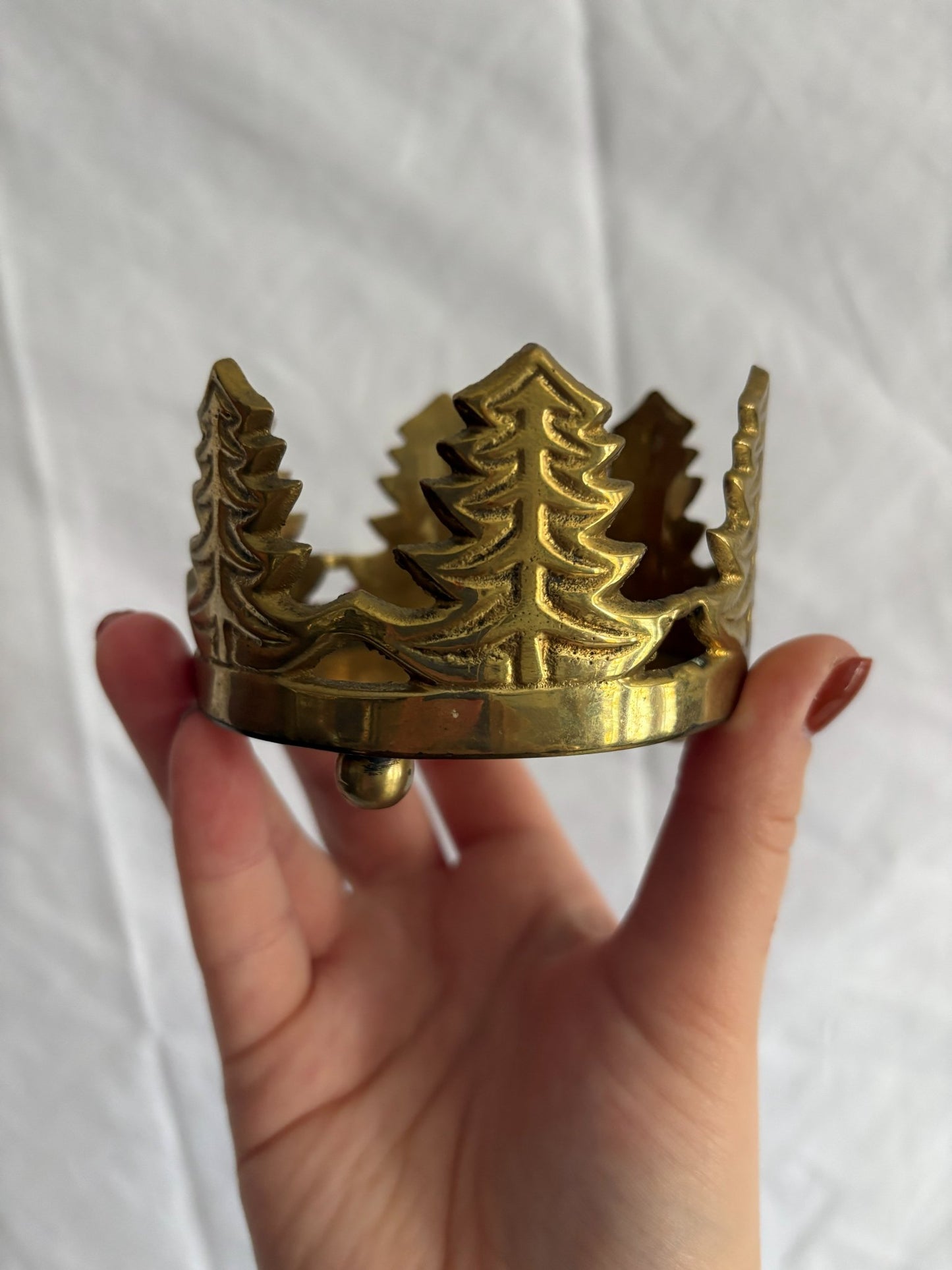63fe71384f2da238419a4f9e_048067-brass-christmas-tree-candle-holder-3_1762823844515.jpg