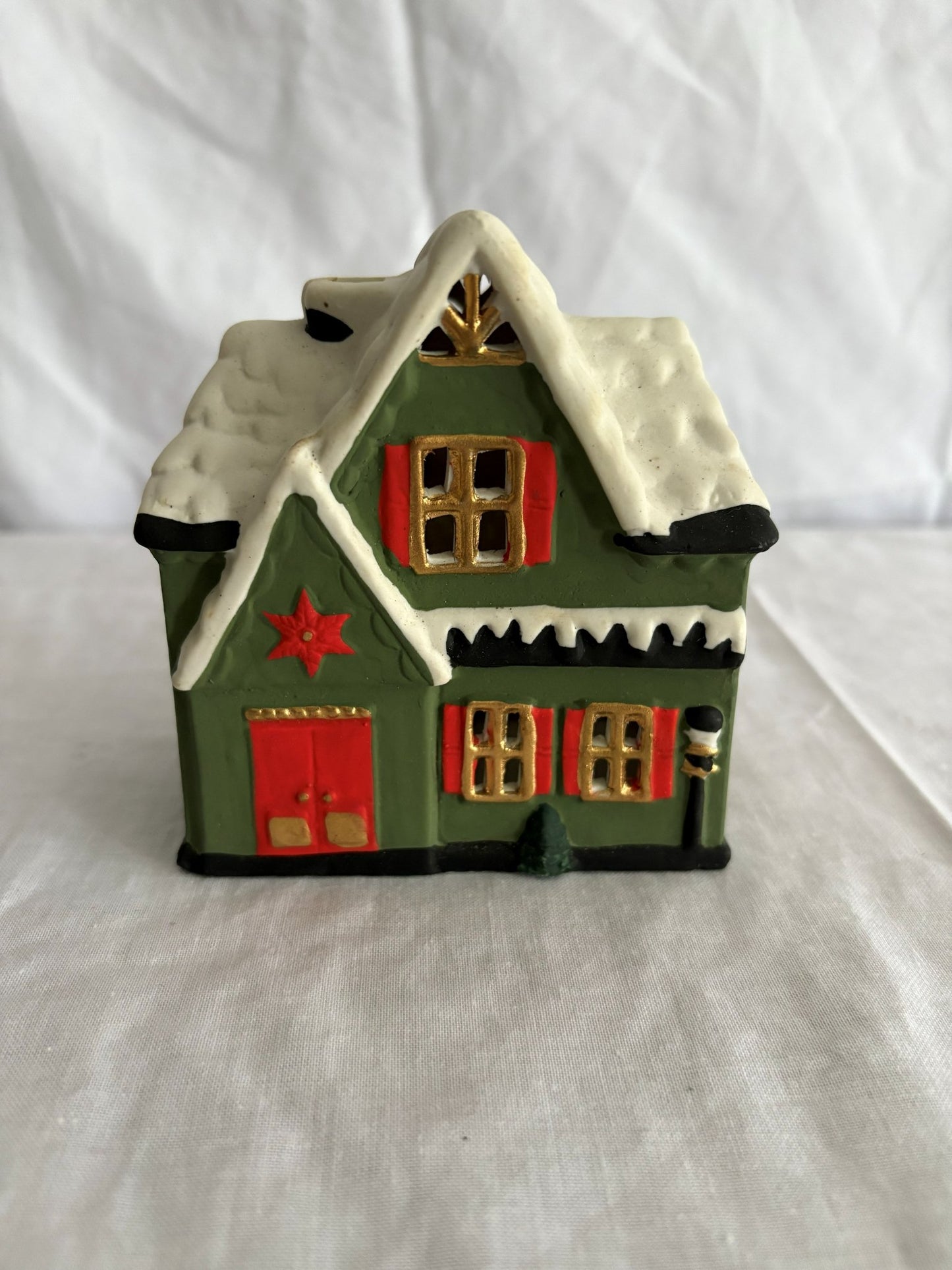 63fe71384f2da238419a4f9e_048069-christmas-house-candle-holder-1_1762823987575.jpg