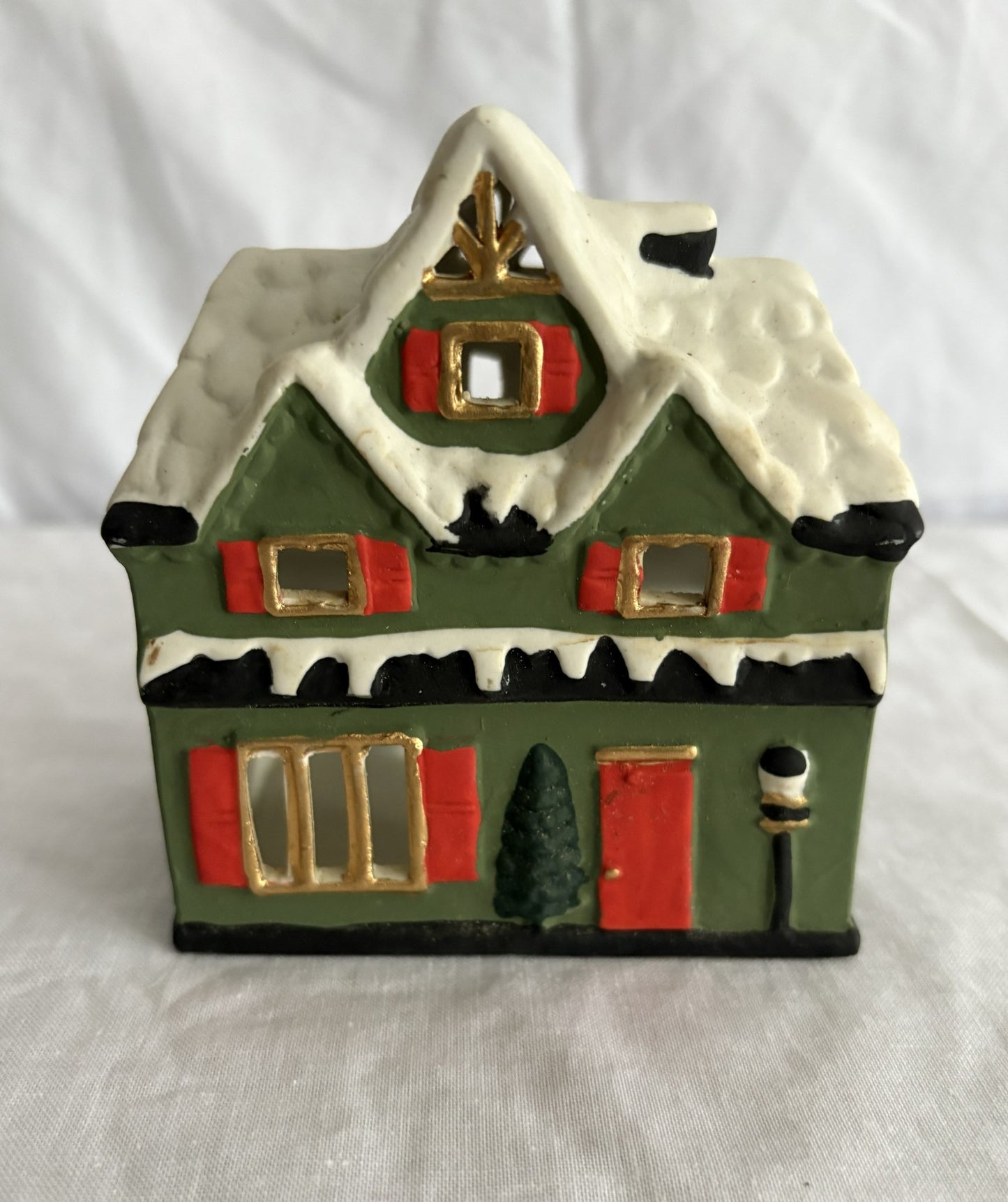 63fe71384f2da238419a4f9e_048069-christmas-house-candle-holder-4_1762823987577.jpg