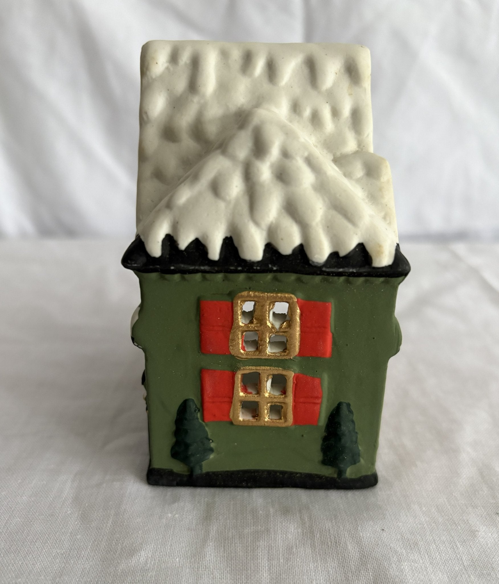 63fe71384f2da238419a4f9e_048069-christmas-house-candle-holder-5_1762823987577.jpg