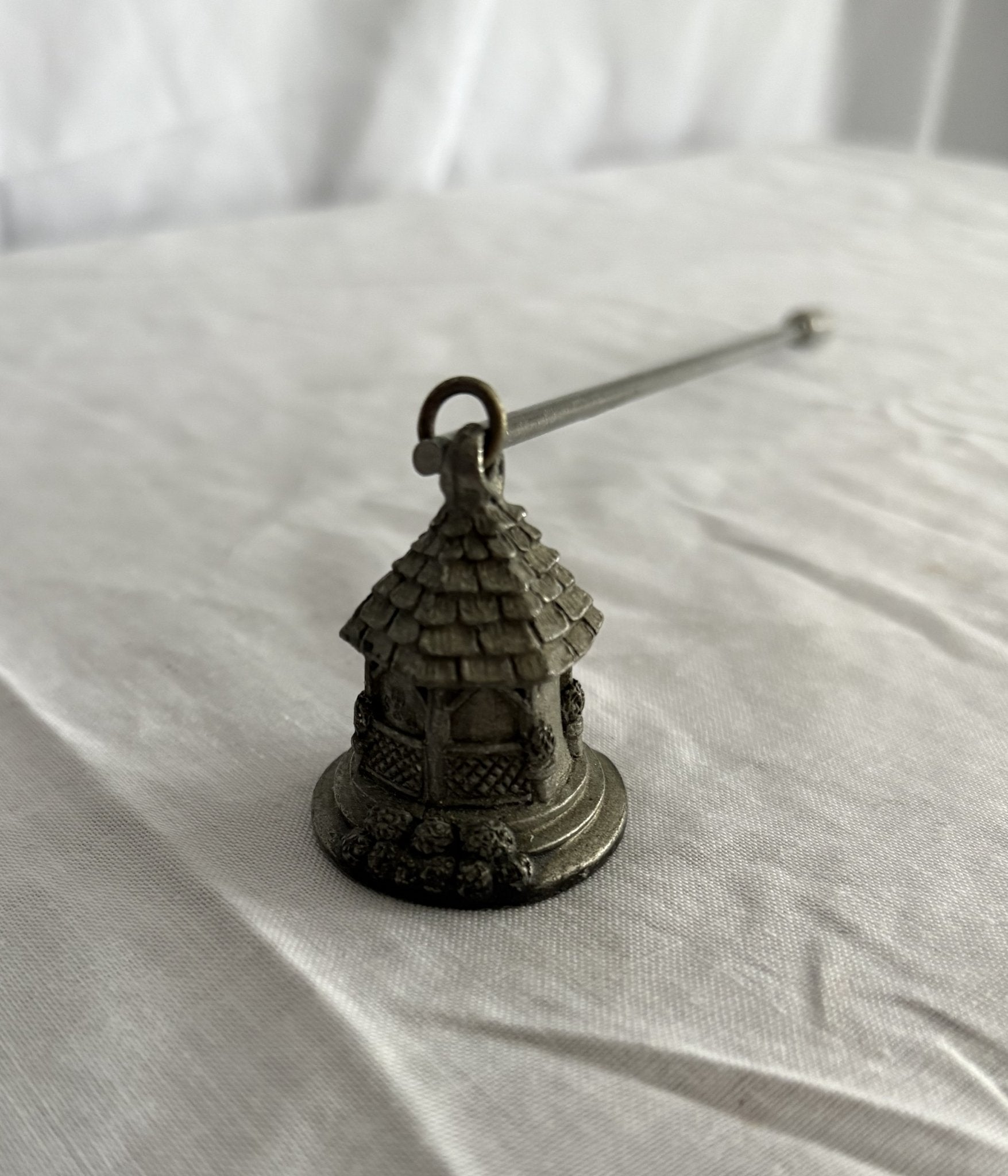 63fe71384f2da238419a4f9e_048075-pewter-gazebo-snuffer-1_1762824988632.jpg