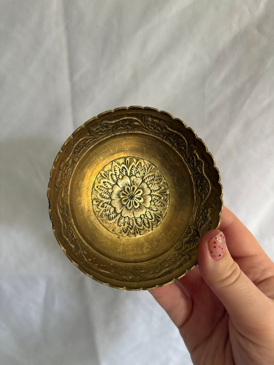 63fe71384f2da238419a4f9e_048087-small-brass-bowl-4_1763848797440.jpg