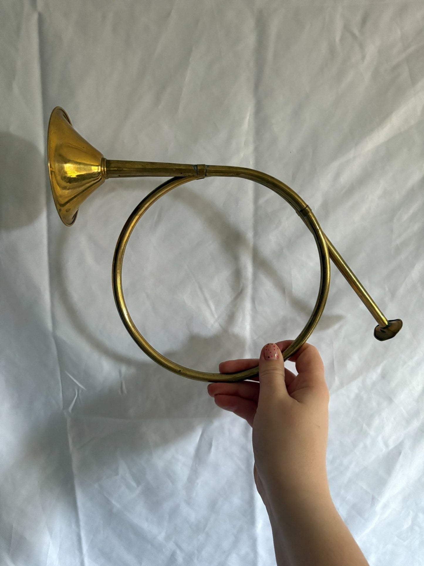63fe71384f2da238419a4f9e_048090-brass-horn-wall-hanging-1_1763849271882.jpg