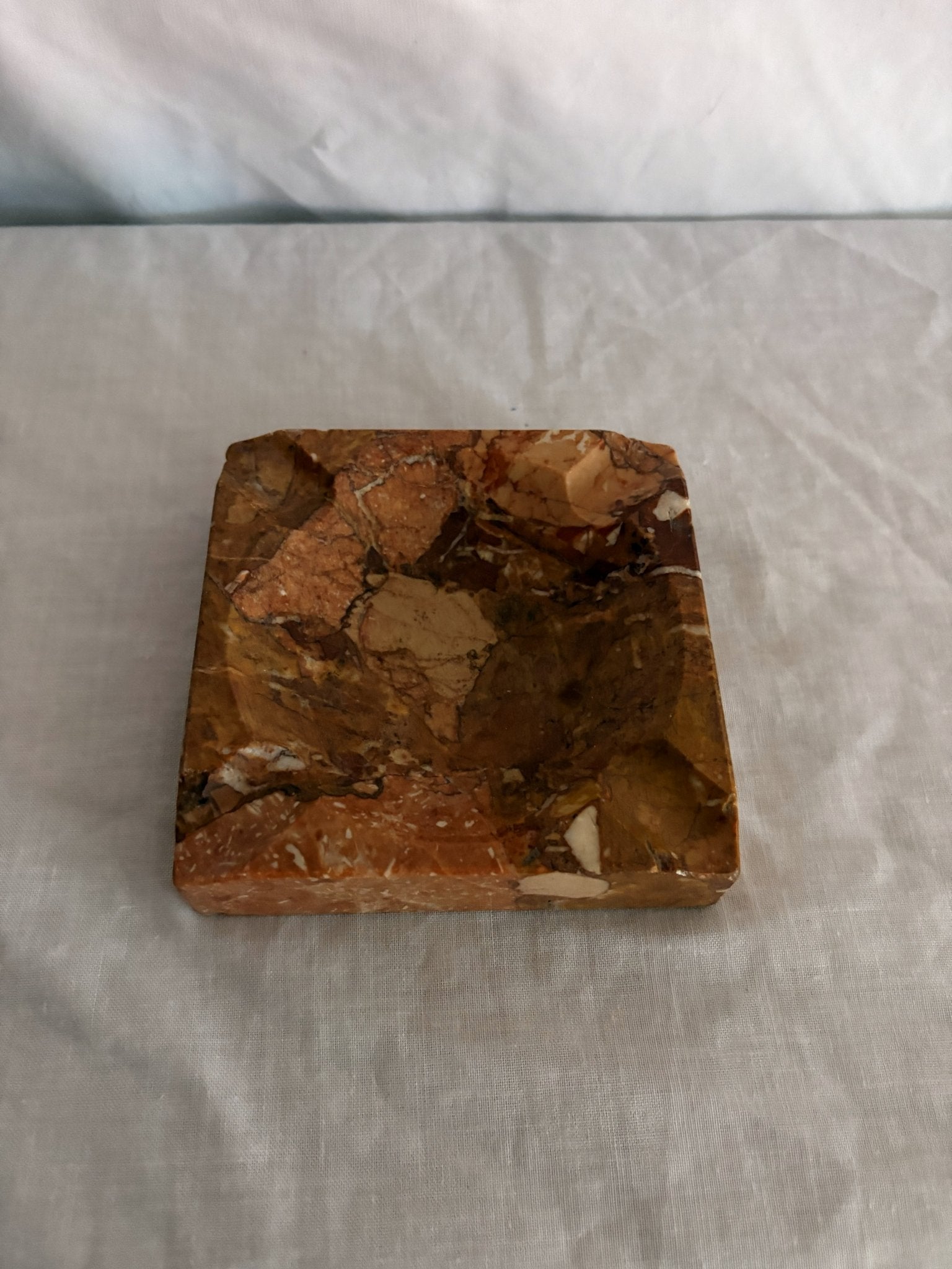 63fe71384f2da238419a4f9e_048096-pink-alabaster-ashtray-1_1767397750541.jpg
