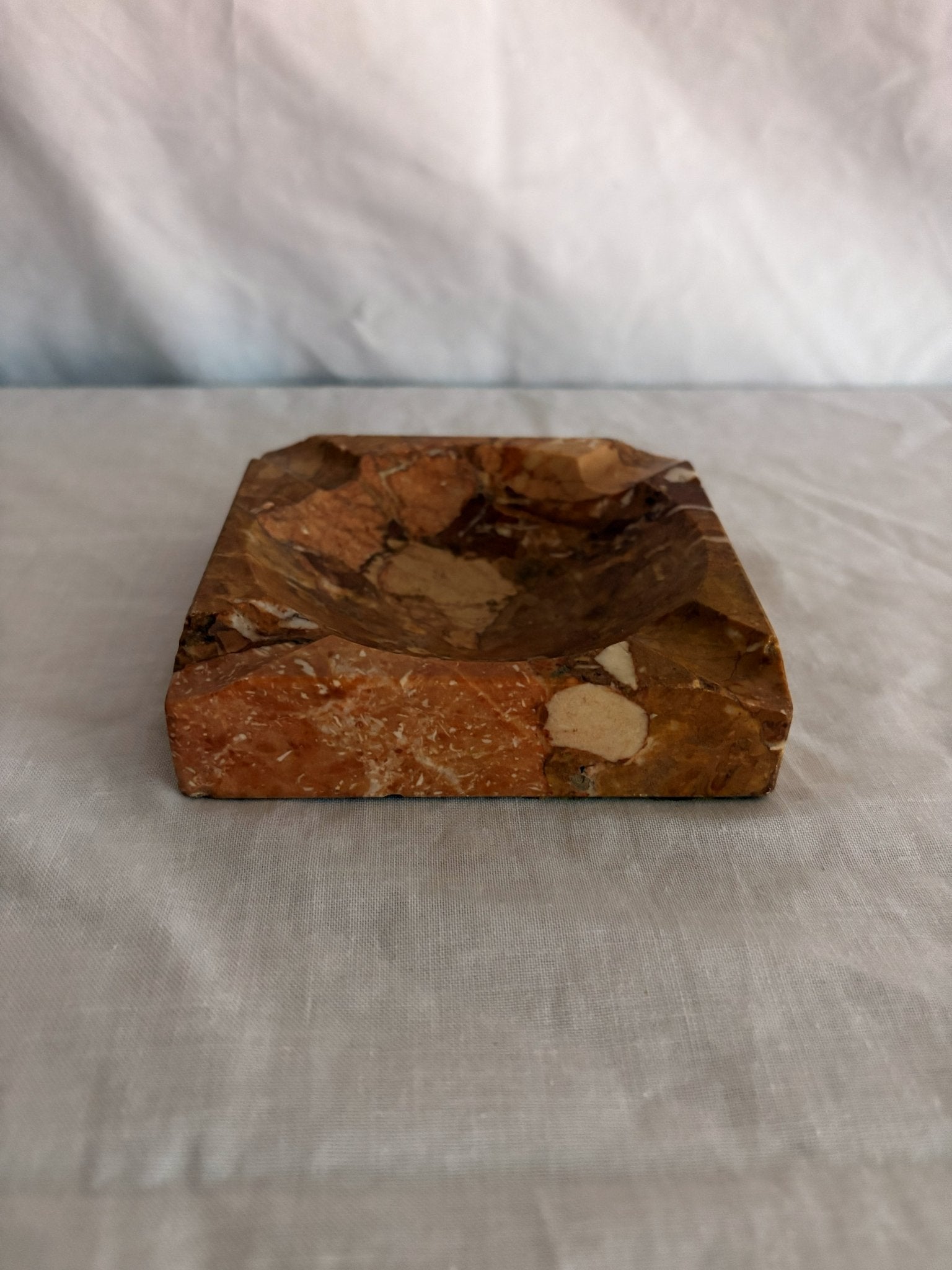 63fe71384f2da238419a4f9e_048096-pink-alabaster-ashtray-2_1767397750542.jpg