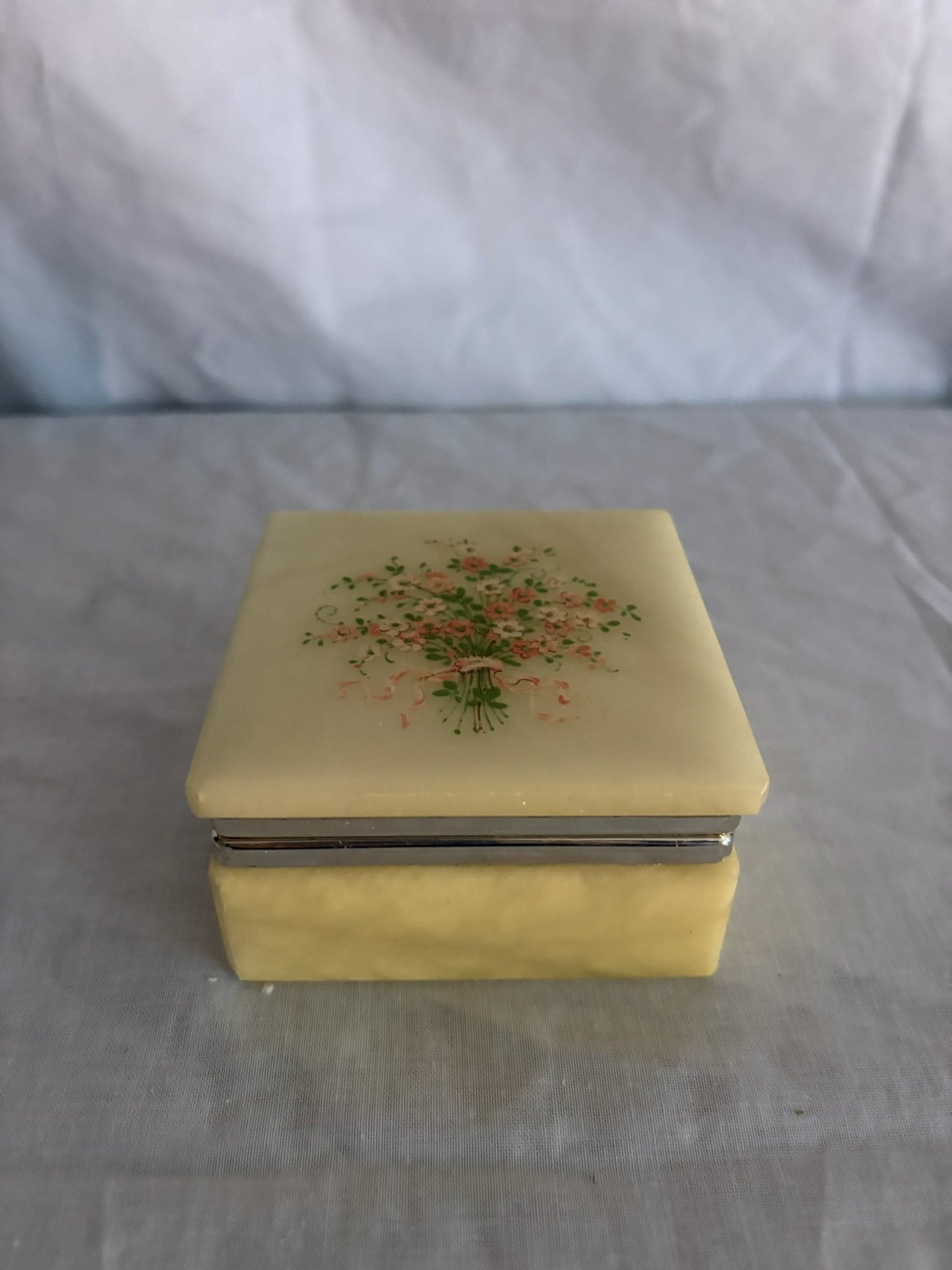 63fe71384f2da238419a4f9e_048097-alabaster-trinket-box-1_1767397808293.jpg