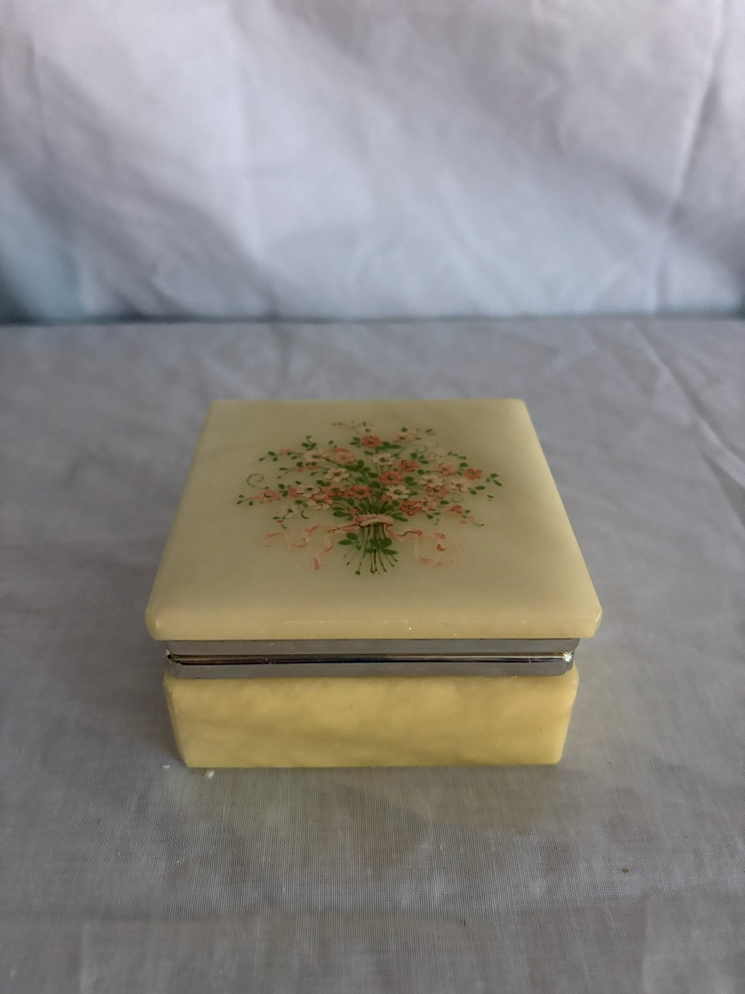 63fe71384f2da238419a4f9e_048097-alabaster-trinket-box-1_1767397808293.jpg