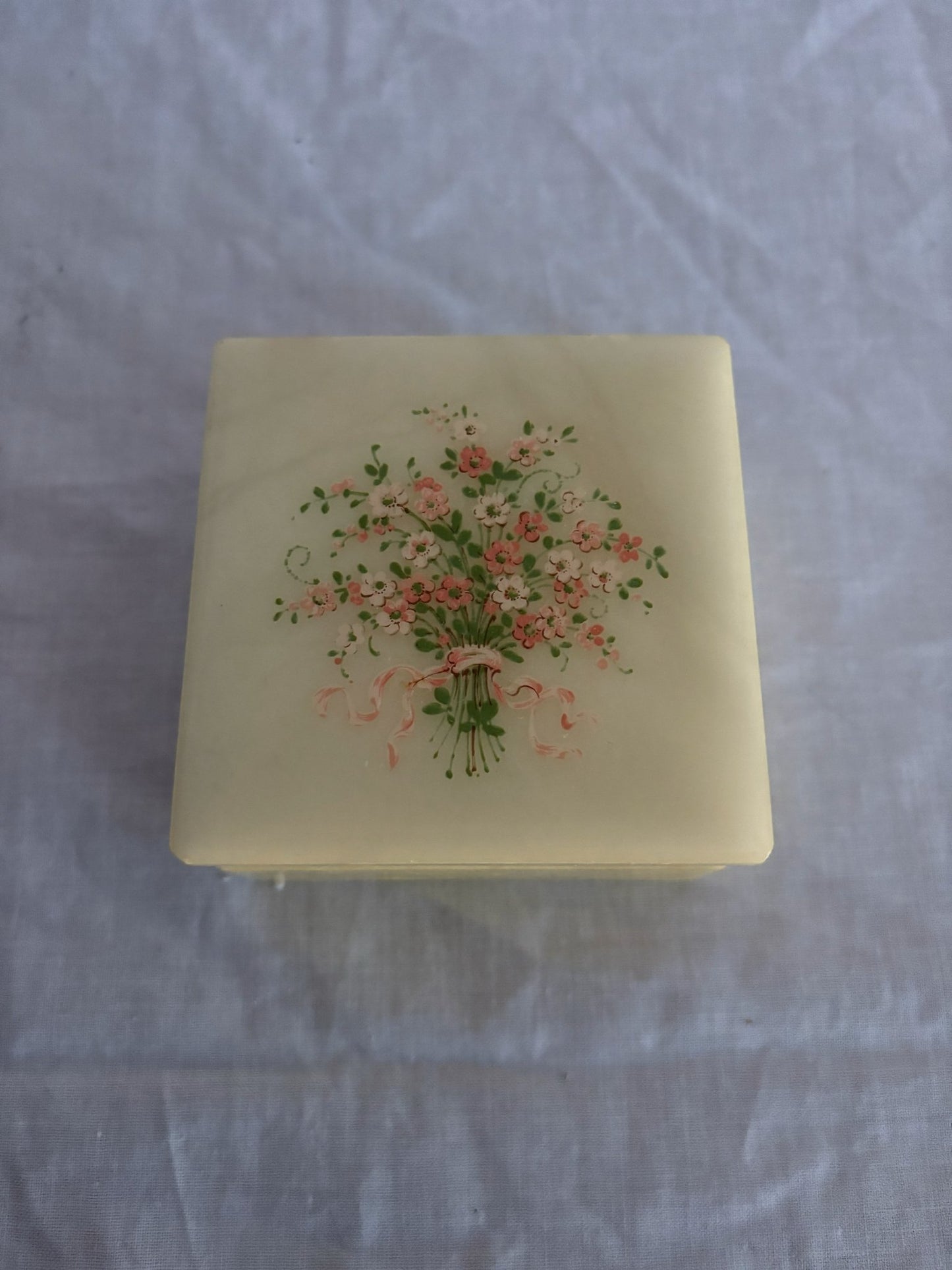 63fe71384f2da238419a4f9e_048097-alabaster-trinket-box-2_1767397808294.jpg