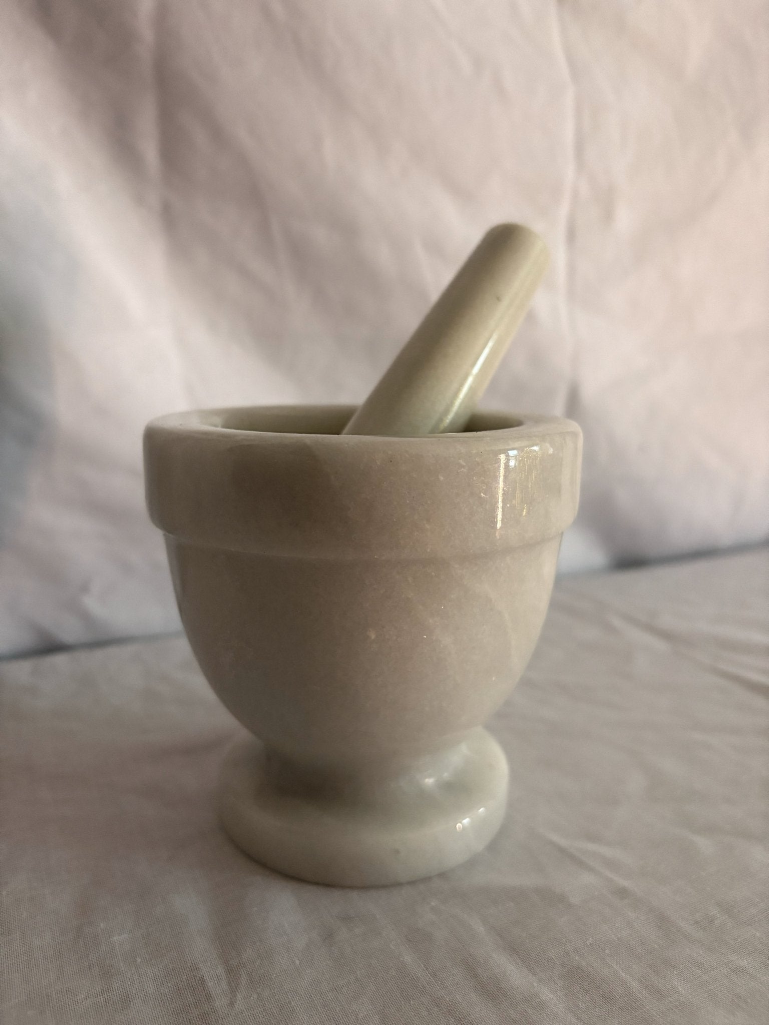 63fe71384f2da238419a4f9e_048099-marble-mortar-pestle-2_1767398305793.jpg
