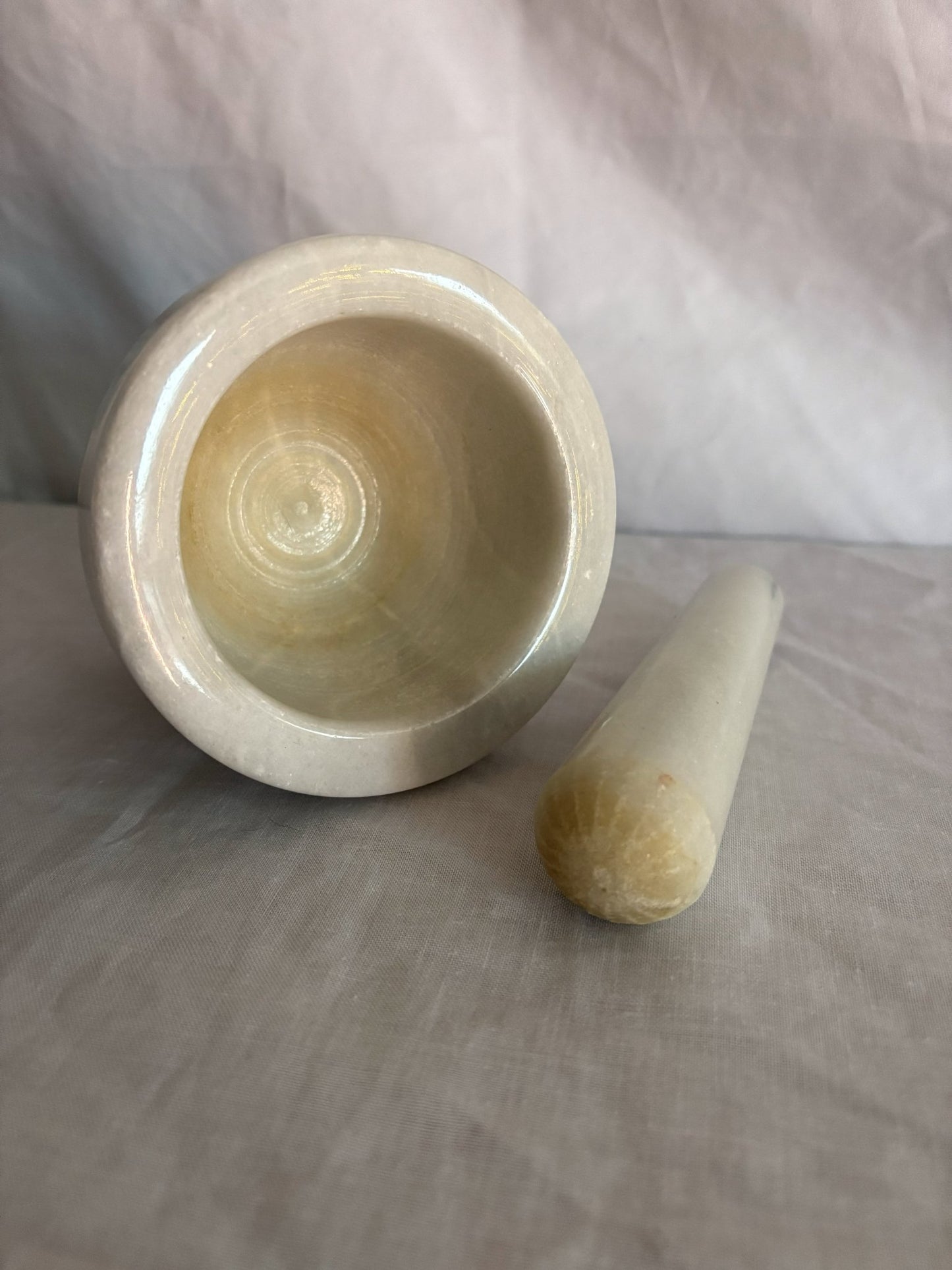 63fe71384f2da238419a4f9e_048099-marble-mortar-pestle-3_1767398305793.jpg