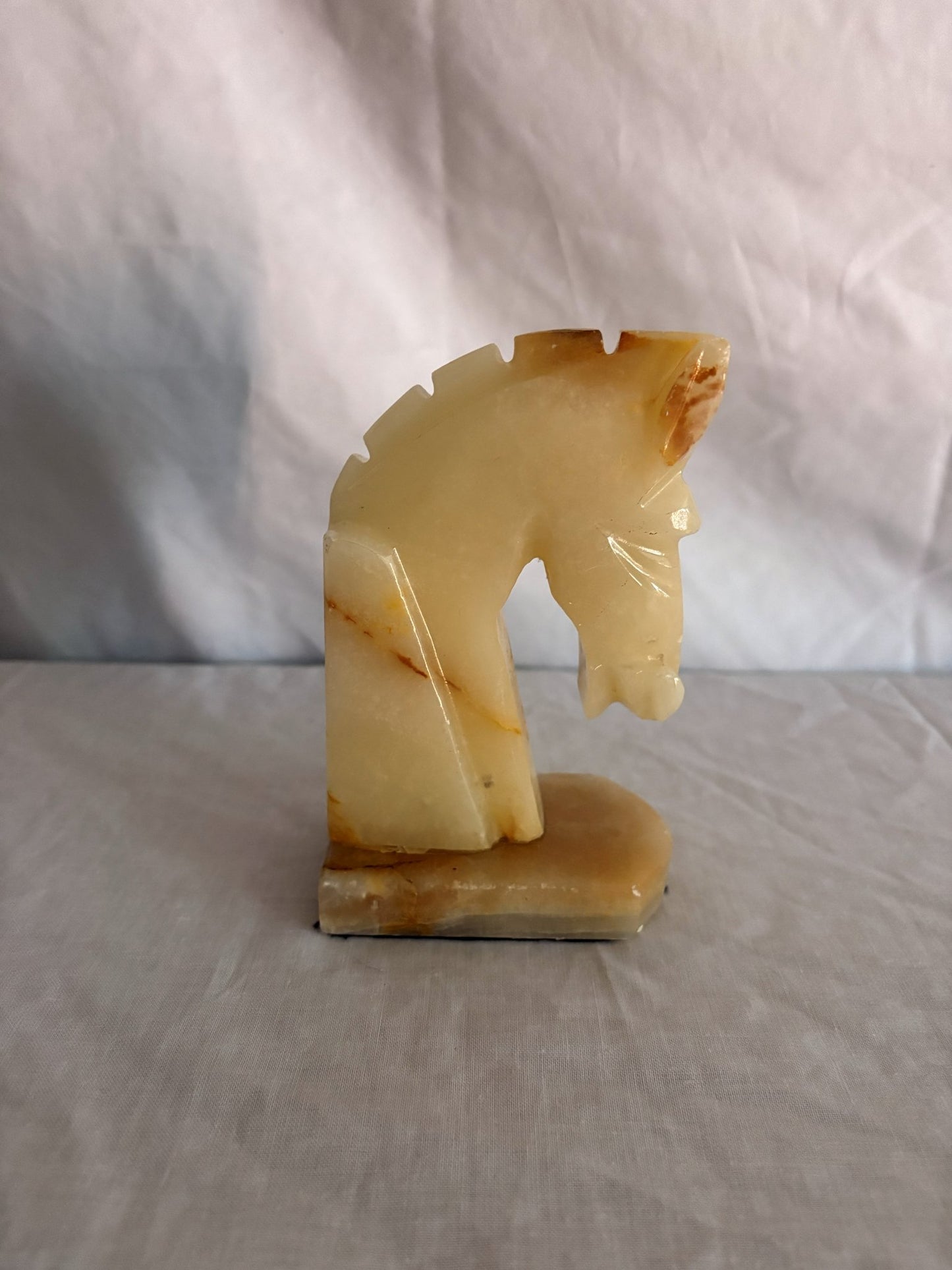 63fe71384f2da238419a4f9e_048102-onyx-horse-bookend-1_1767403068885.jpg