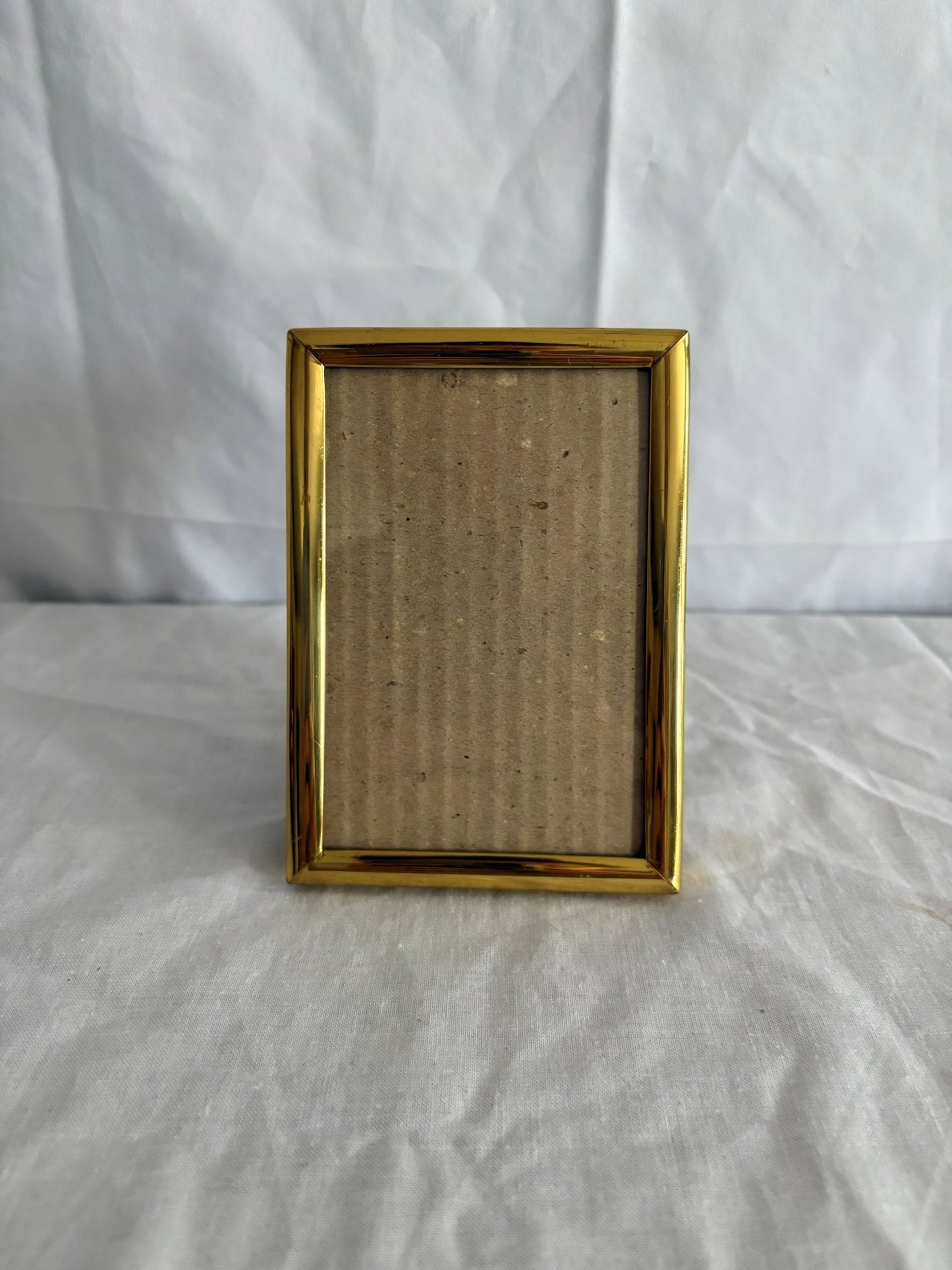 63fe71384f2da238419a4f9e_048104-plain-mini-frame-1_1767403180042.jpg