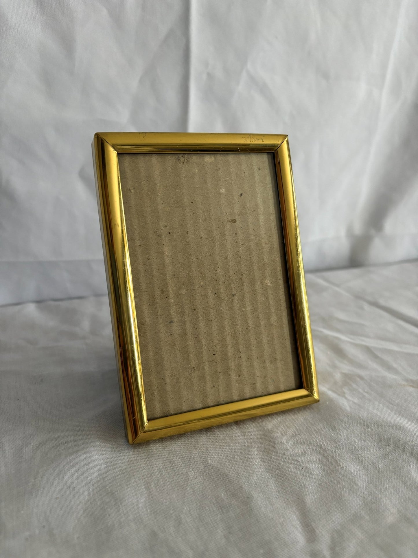 63fe71384f2da238419a4f9e_048104-plain-mini-frame-2_1767403180043.jpg