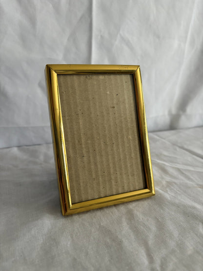 63fe71384f2da238419a4f9e_048104-plain-mini-frame-2_1767403180043.jpg