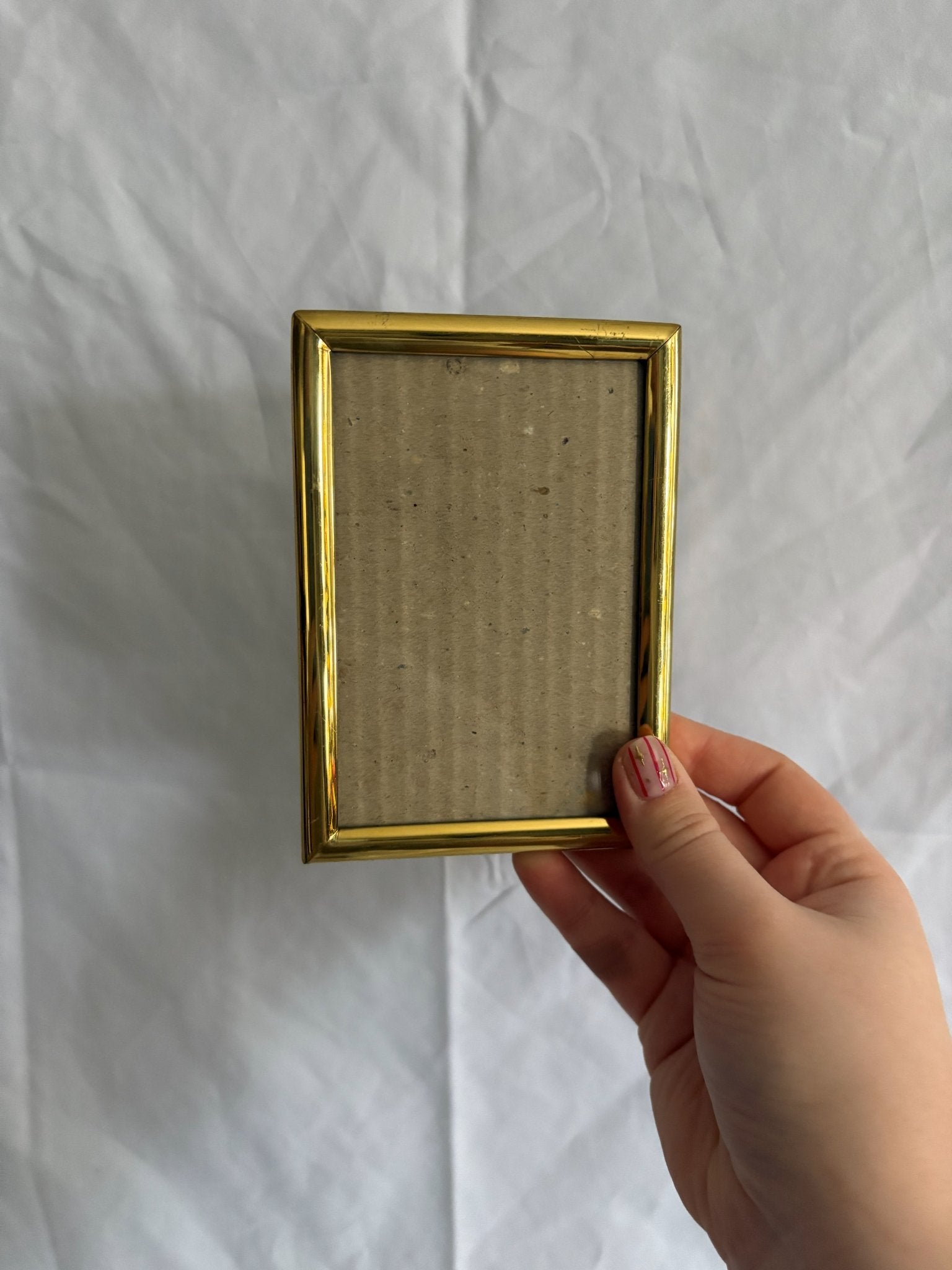 63fe71384f2da238419a4f9e_048104-plain-mini-frame-5_1767403180045.jpg