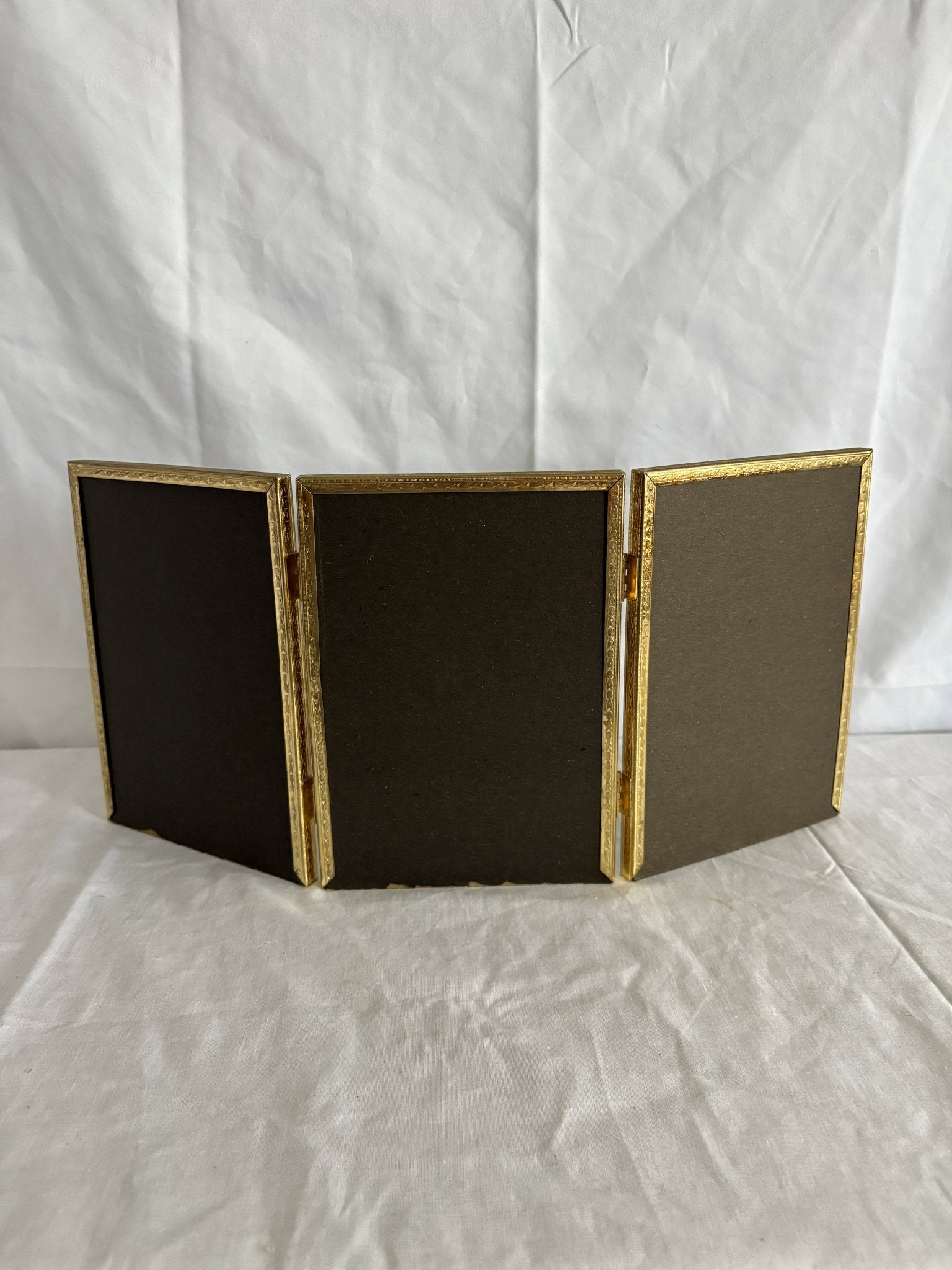 63fe71384f2da238419a4f9e_048105-brass-trifold-picture-frame-floral-3_1767403364621.jpg