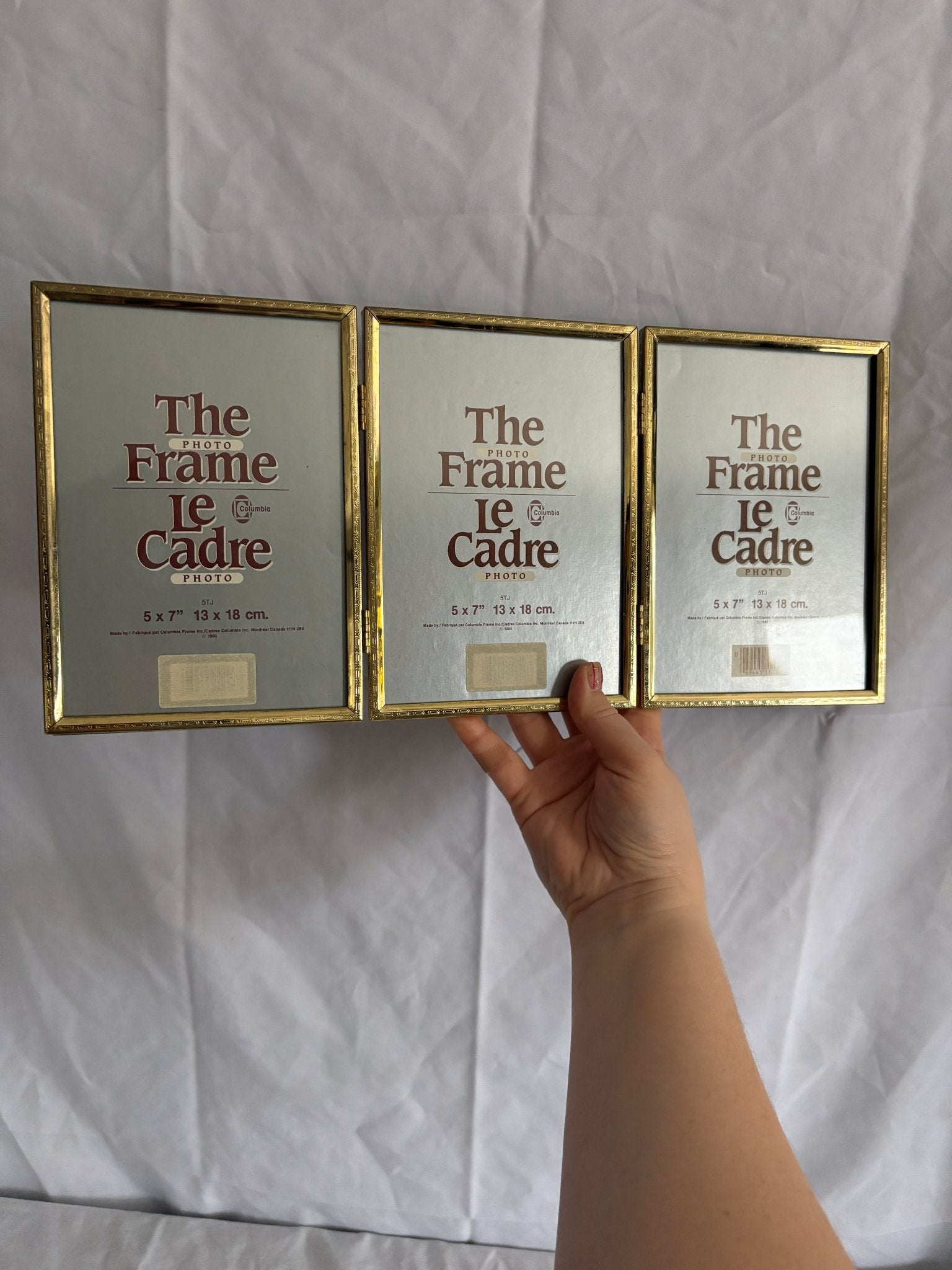 63fe71384f2da238419a4f9e_048105-brass-trifold-picture-frame-floral-5_1767403364622.jpg