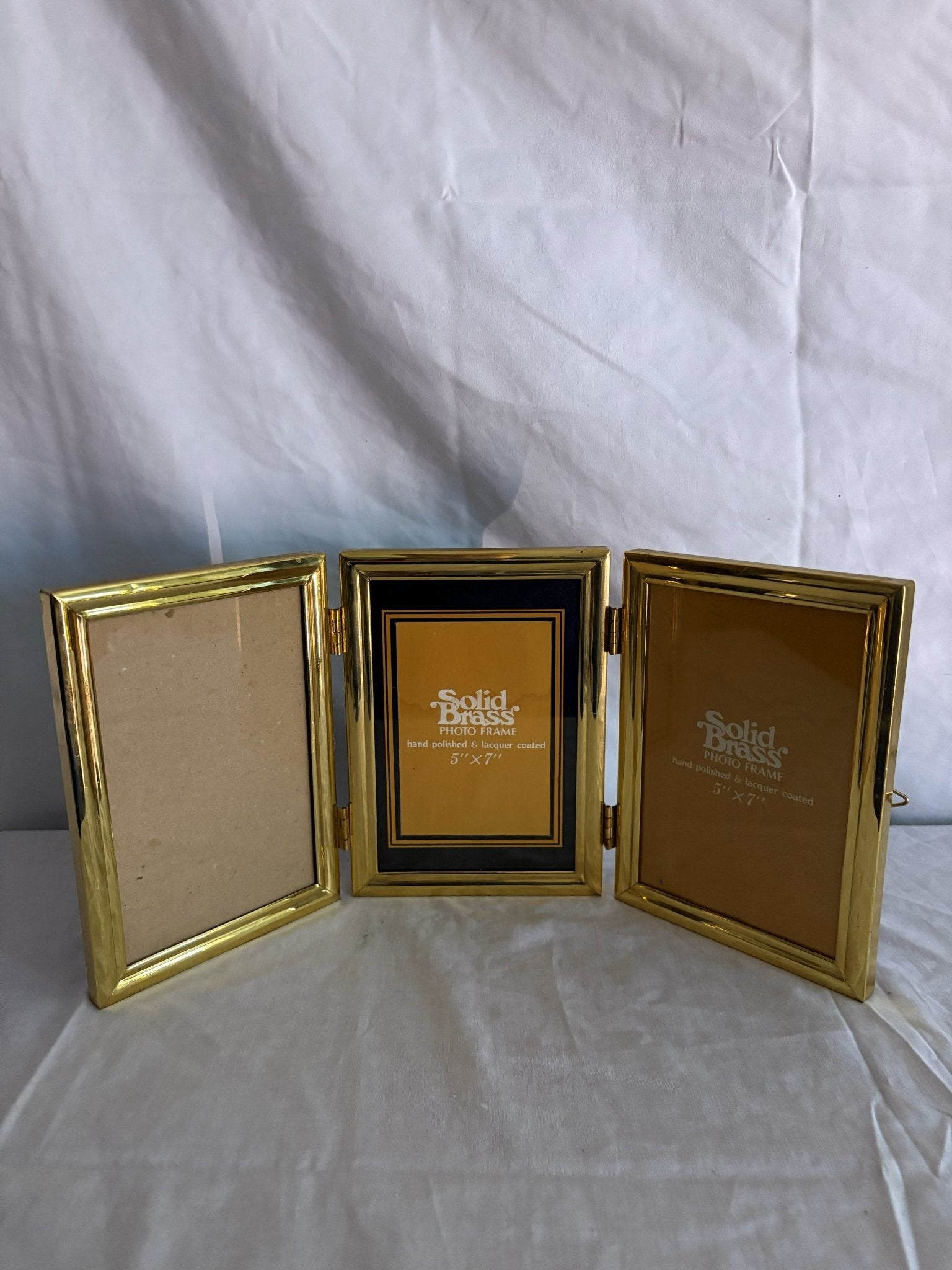 63fe71384f2da238419a4f9e_048105-brass-trifold-picture-frame-plain-1_1767403364623.jpg