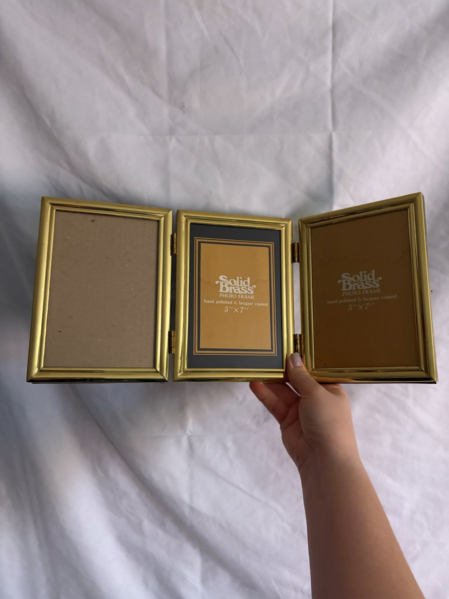 63fe71384f2da238419a4f9e_048105-brass-trifold-picture-frame-plain-4_1767403364625.jpg