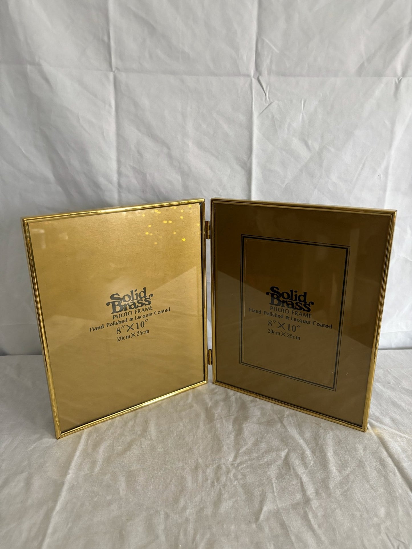 63fe71384f2da238419a4f9e_048106-brass-bifold-picture-frame-1_1767403986238.jpg