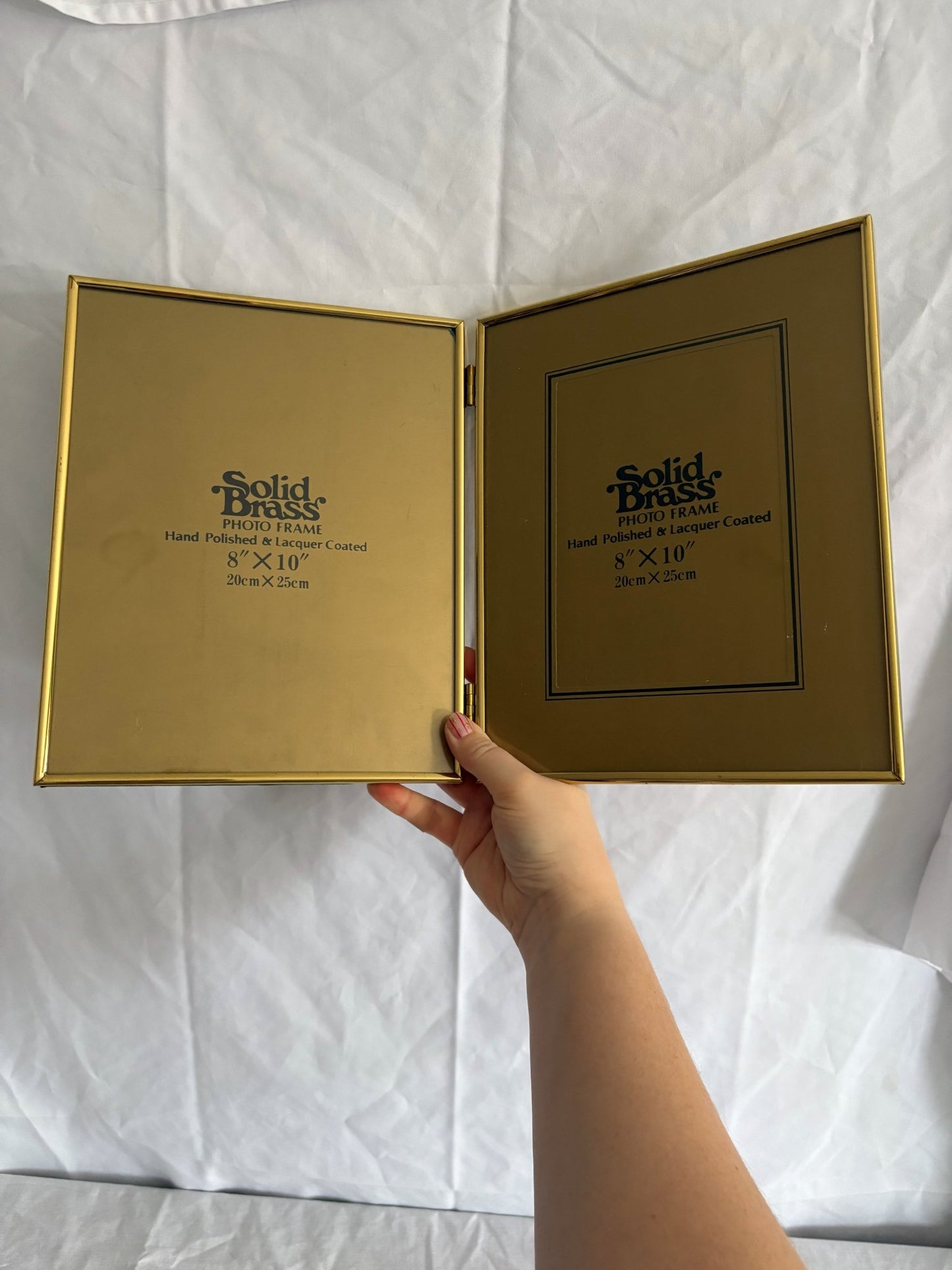 63fe71384f2da238419a4f9e_048106-brass-bifold-picture-frame-4_1767403986242.jpg