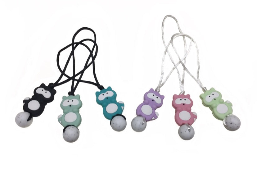 051051 Raccoon Zipper Pull - 1