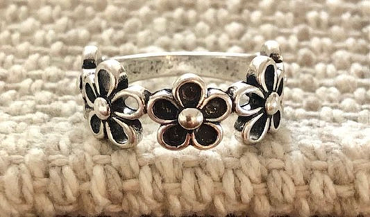 015061  Silver Daisy Ring - 1