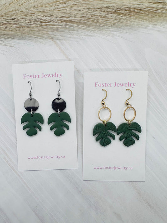 076005 mini monstera earrings - 1