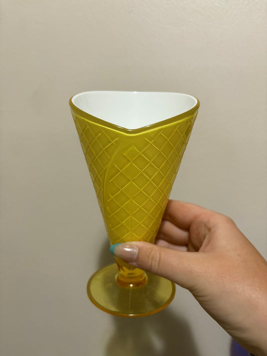 048022 - Yellow Plastic Sundae Cups - 1