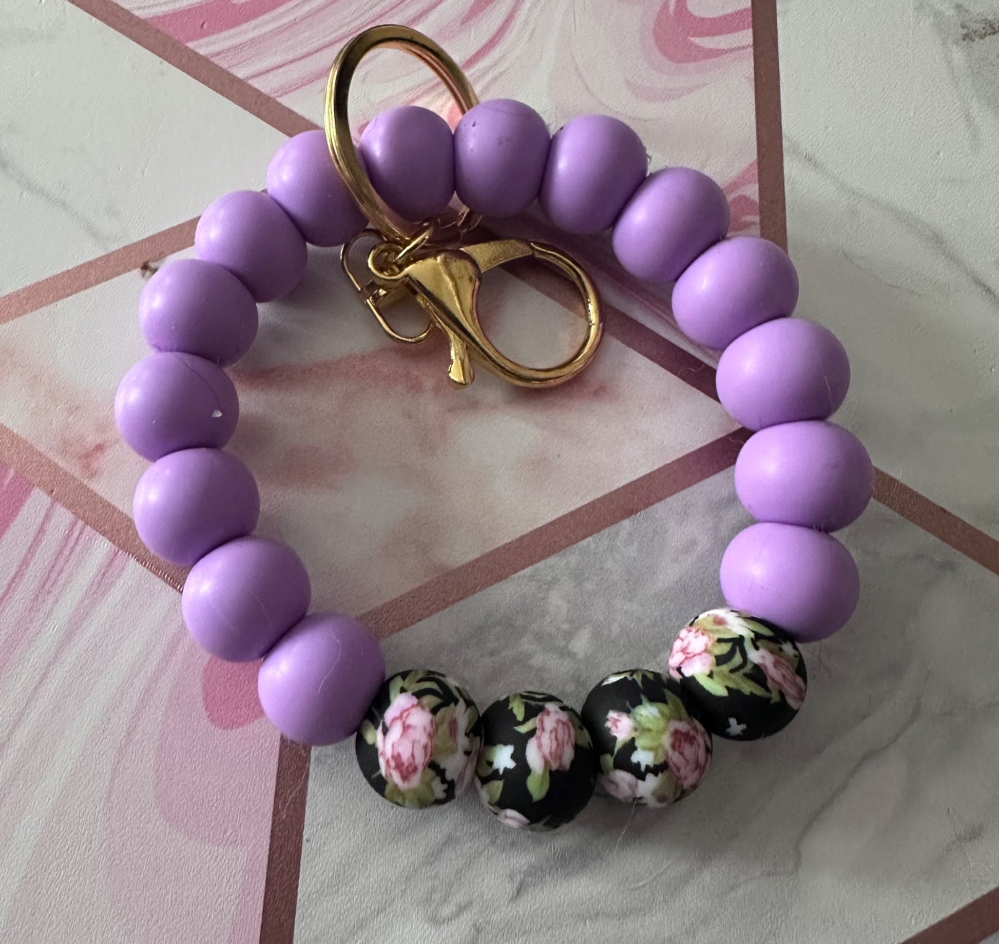 076056 flower wristlet  - 2