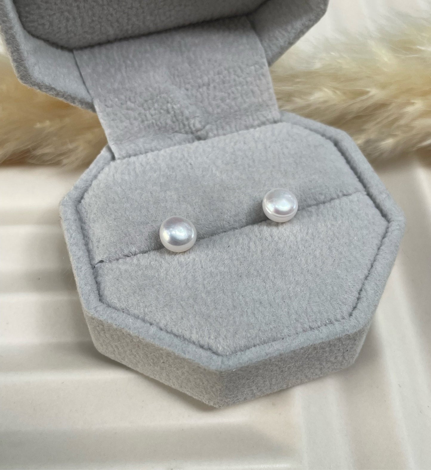 003001  Mother of Pearl Studs