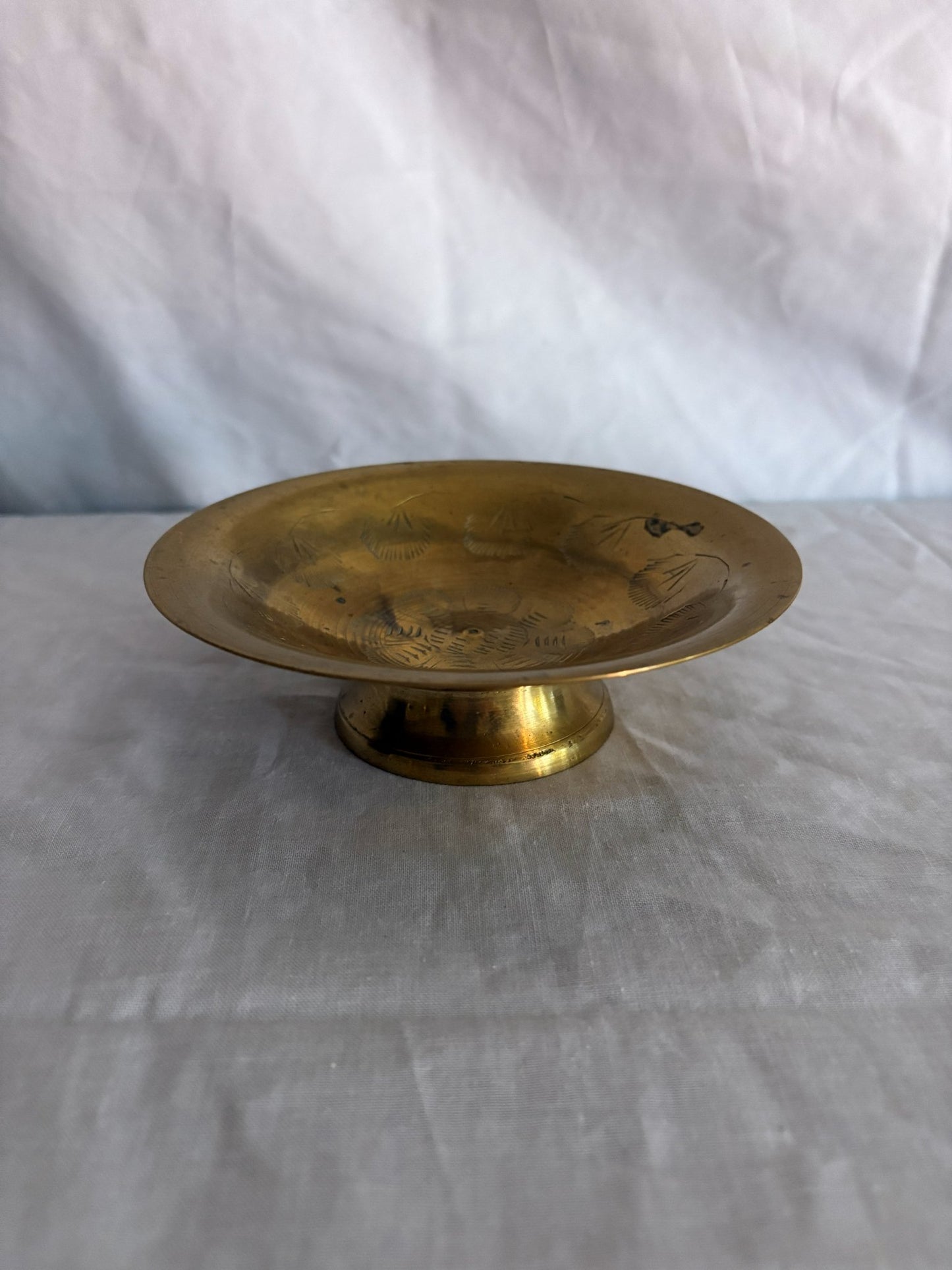 63fe71384f2da238419a4f9e_48093-brass-pedestal-bowl-1_1767397497946.jpg