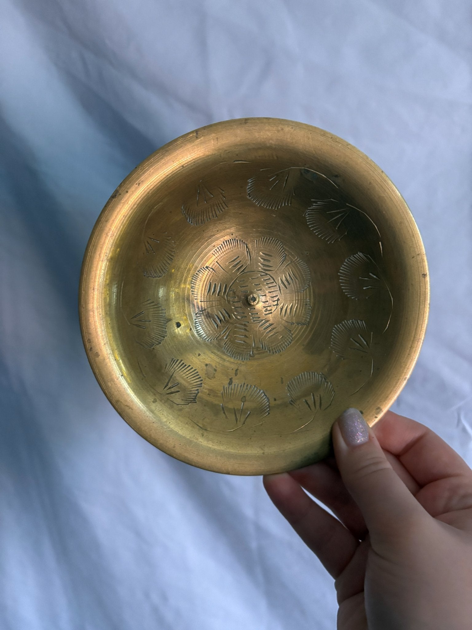 63fe71384f2da238419a4f9e_48093-brass-pedestal-bowl-2_1767397497947.jpg