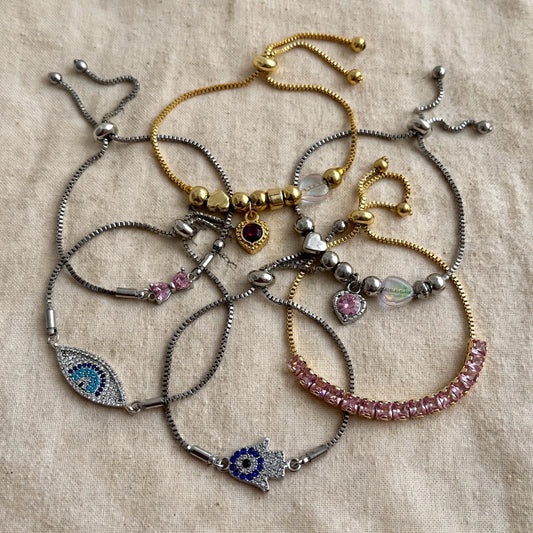 63fe71384f2da238419a4f9e_bracelet-flatlay-linen-2-1080_1789106915693.jpeg