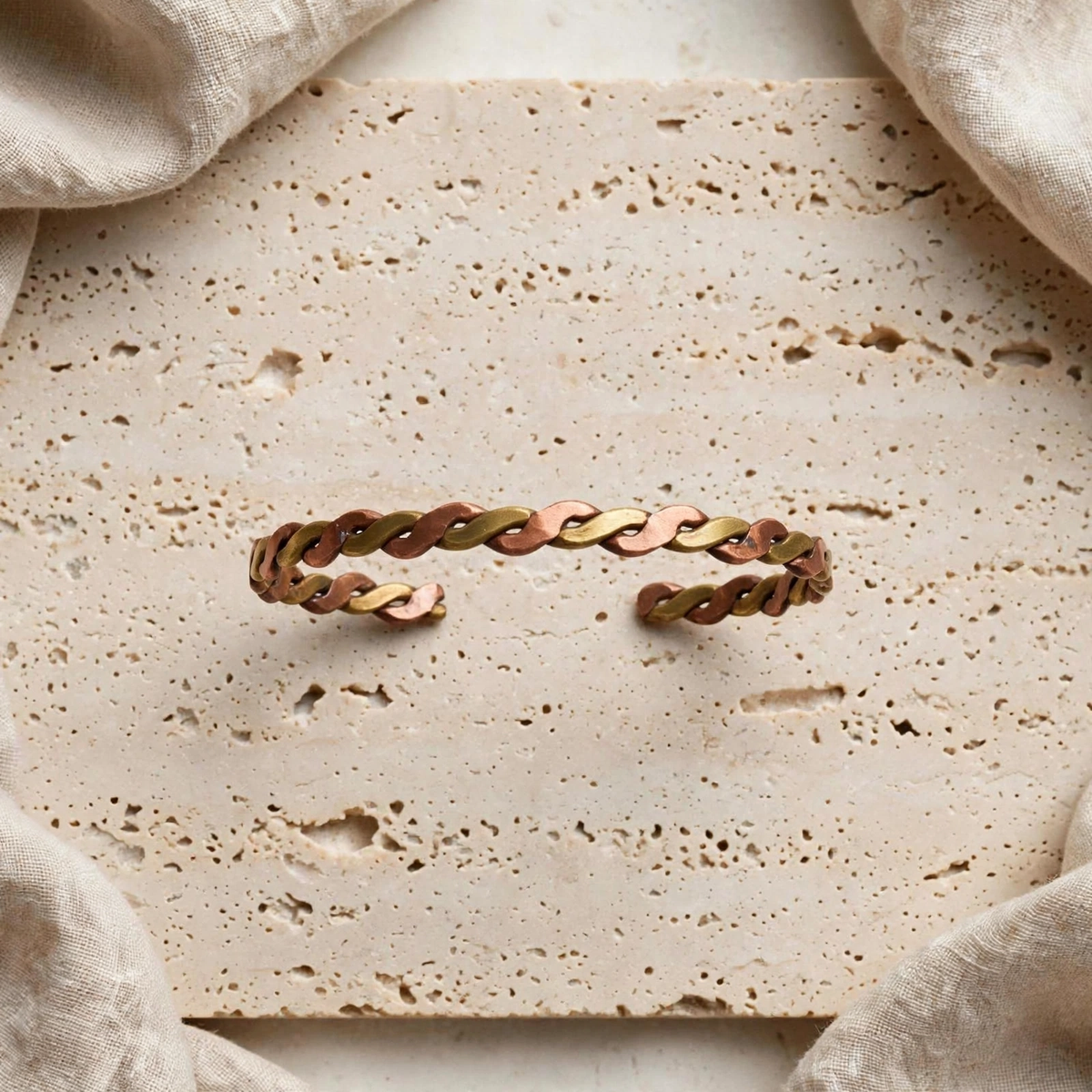 63fe71384f2da238419a4f9e_bracelet2-product_1790091031671.png