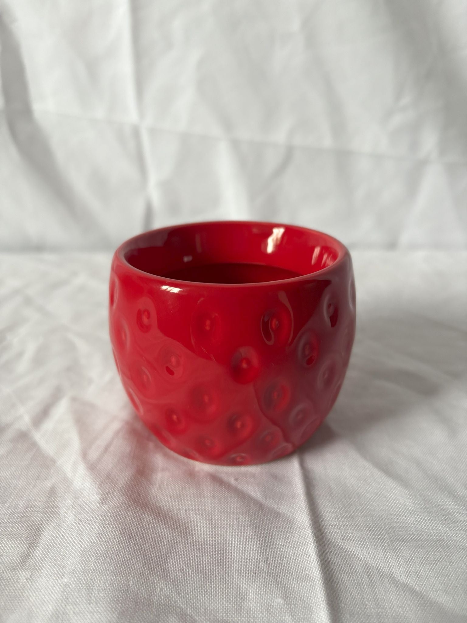 63fe71384f2da238419a4f9e_ceramic-strawberry-tealight-1_1750616696949.jpg