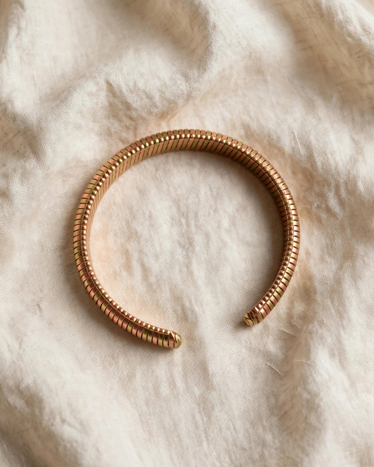 63fe71384f2da238419a4f9e_cuff-ribbed-gold-copper-hq_1789005446360.jpeg