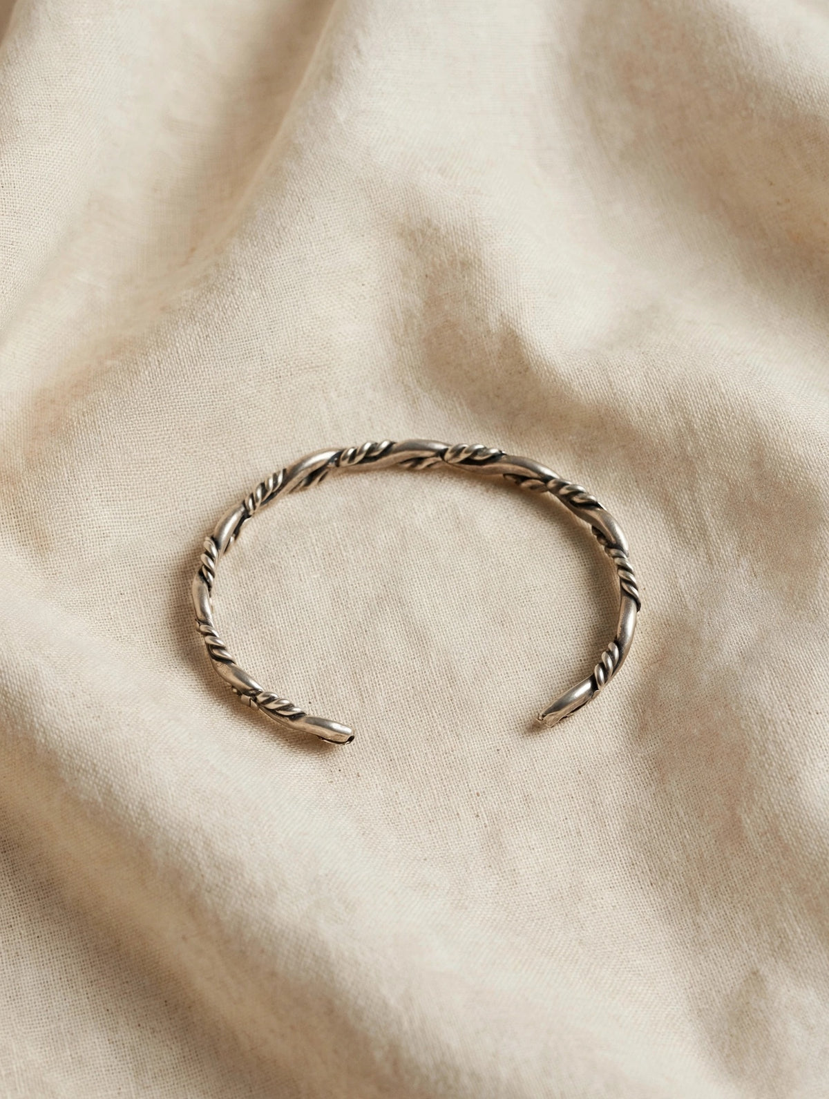 63fe71384f2da238419a4f9e_cuff-twisted-silver-rope-hq_1789006144328.jpeg