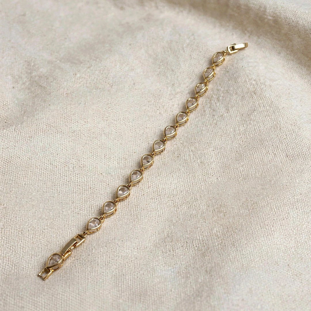 63fe71384f2da238419a4f9e_gold-bracelet-linen-4-1080_1789082434072.jpeg