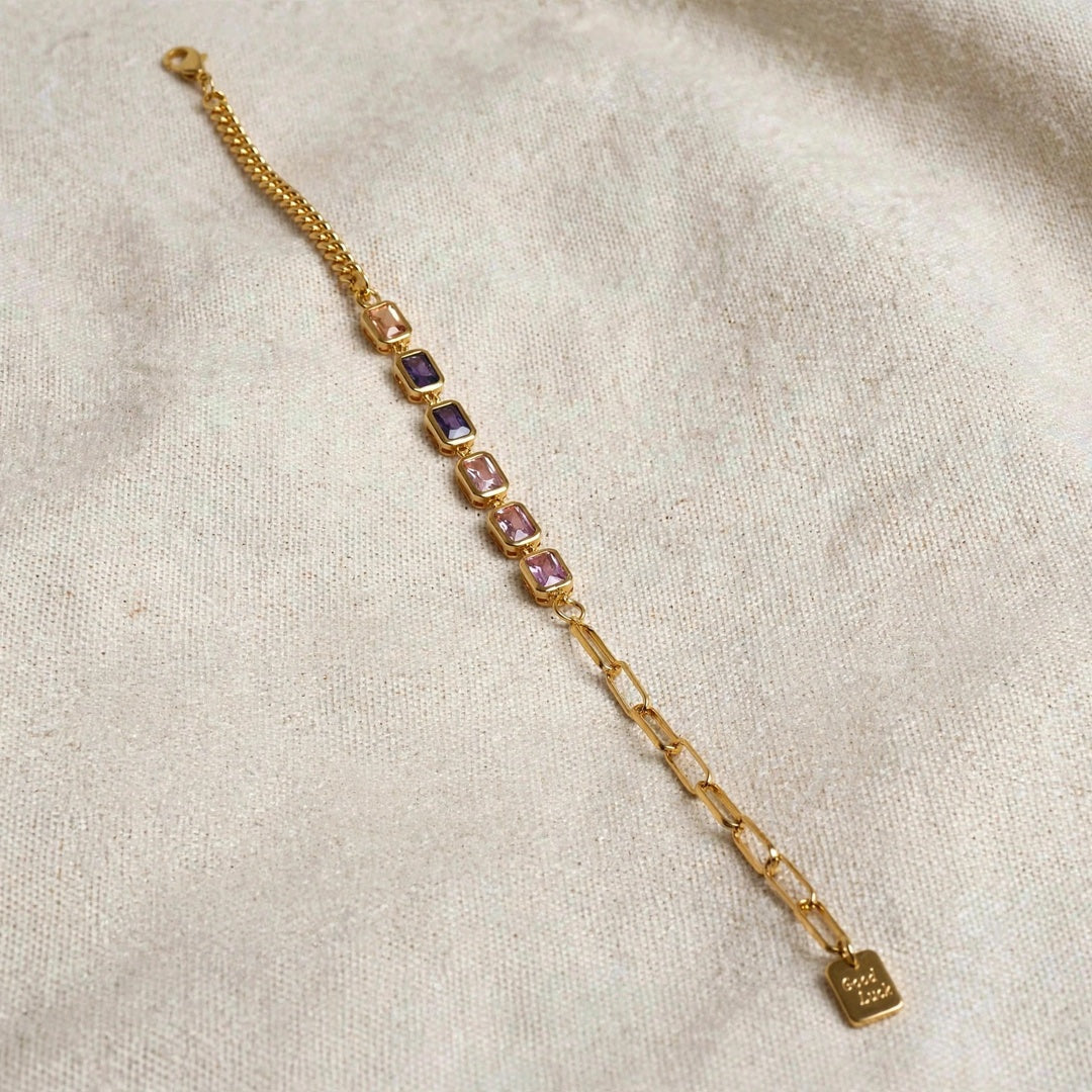 63fe71384f2da238419a4f9e_gold-bracelet-linen-5-1080_1789082434072.jpeg