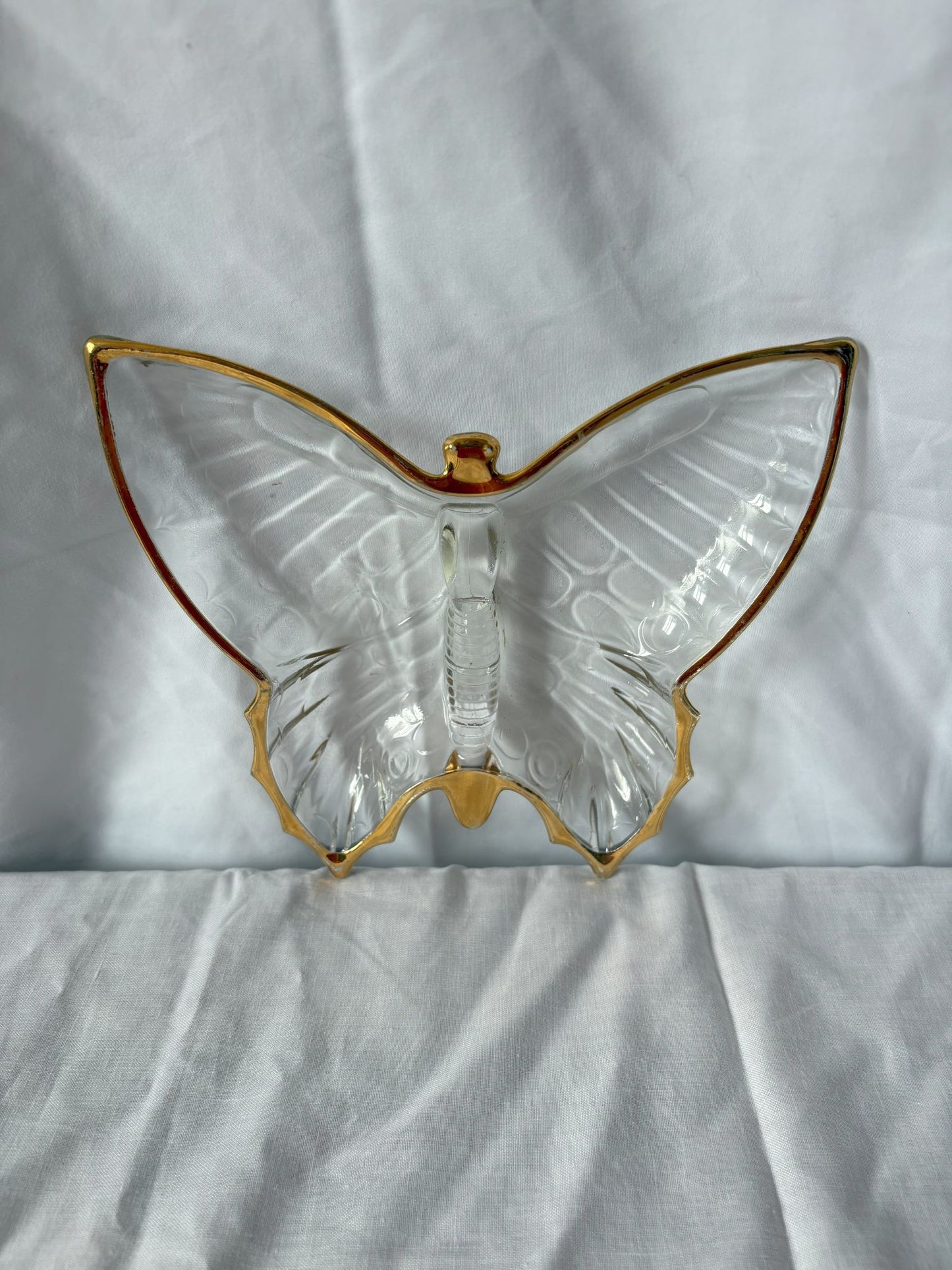 63fe71384f2da238419a4f9e_gold-butterfly-dish-1_1750617024955.jpg