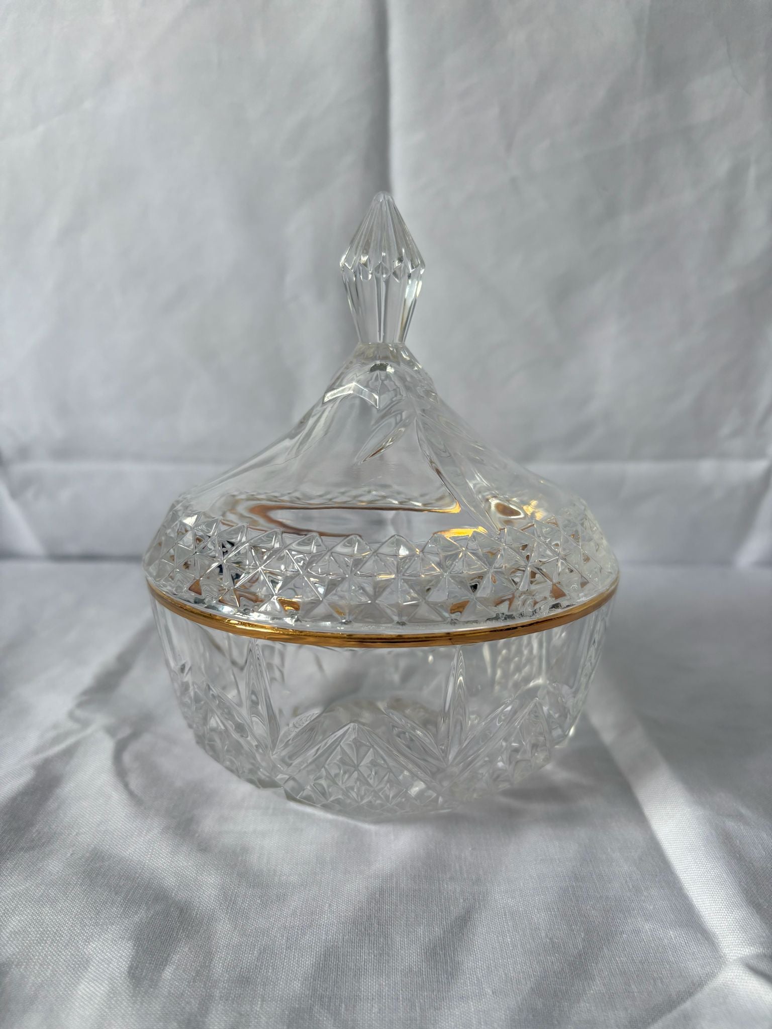 63fe71384f2da238419a4f9e_gold-rim-candy-dish-1_1750620455545.jpg
