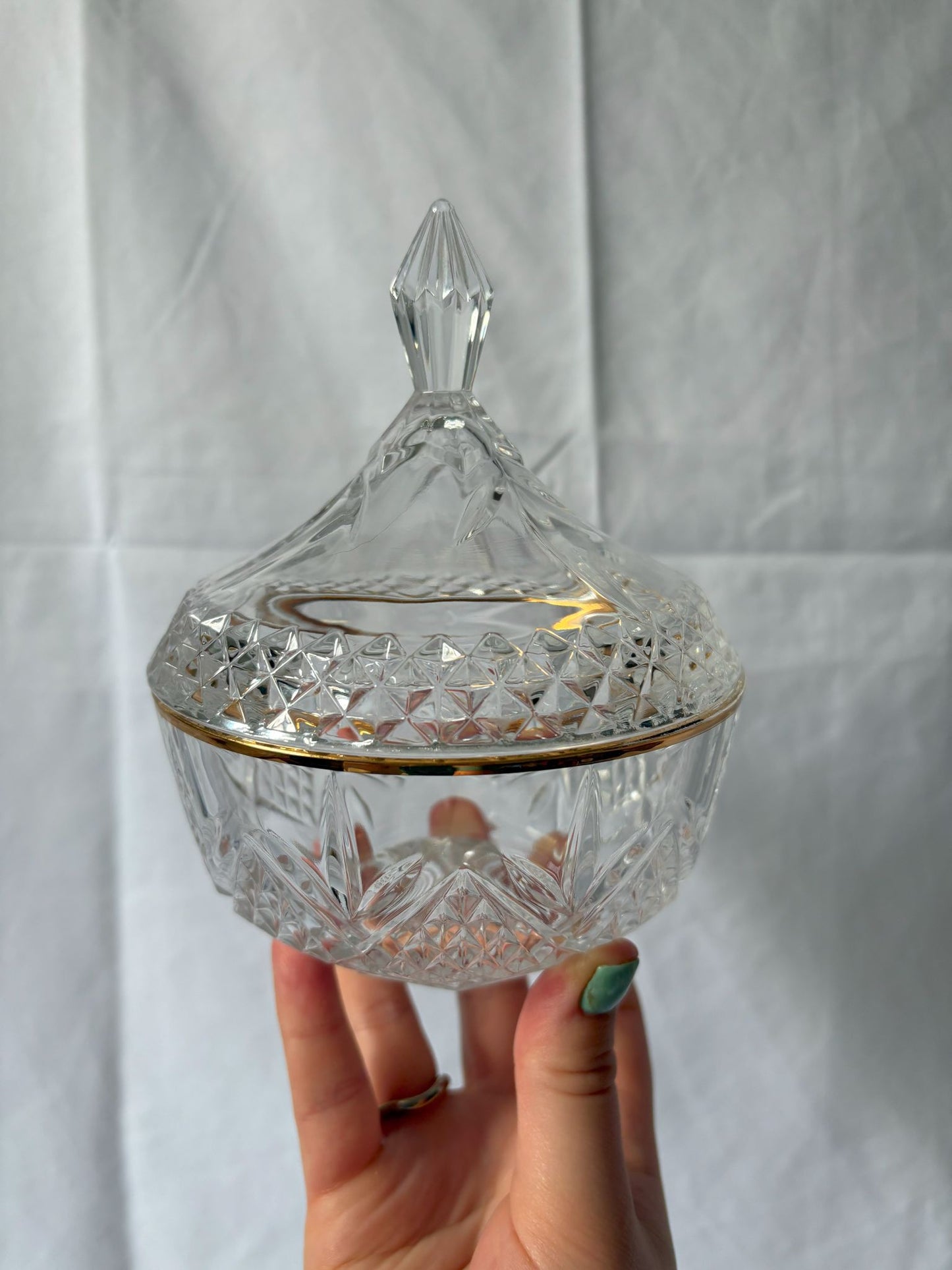 63fe71384f2da238419a4f9e_gold-rim-candy-dish-2_1750620455547.jpg