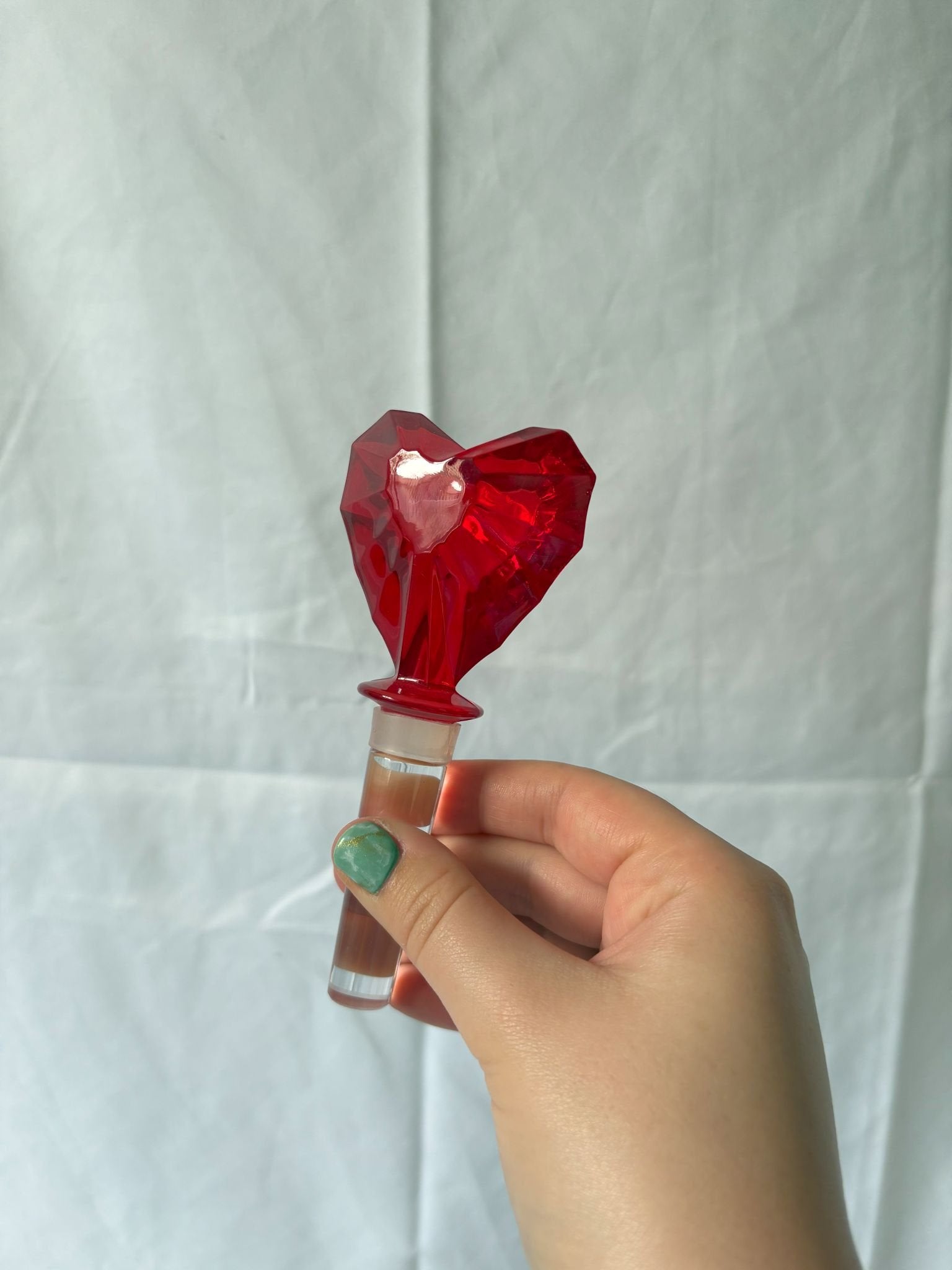 63fe71384f2da238419a4f9e_heart-wine-stopper-1_1750620715631.jpg