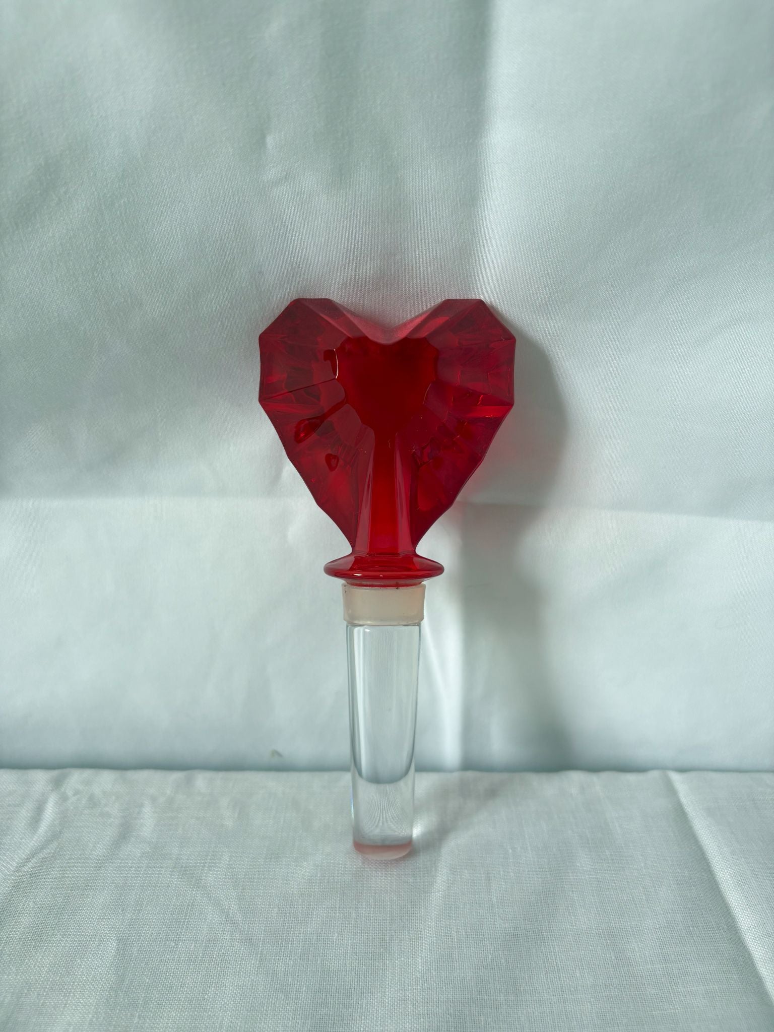 63fe71384f2da238419a4f9e_heart-wine-stopper-2_1750620715633.jpg