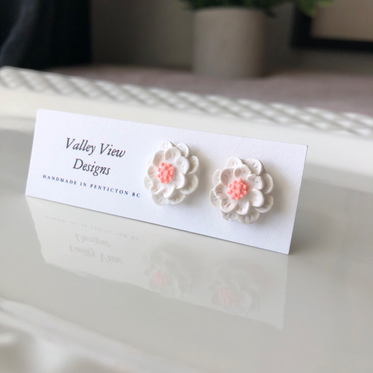 041073 Flower Studs