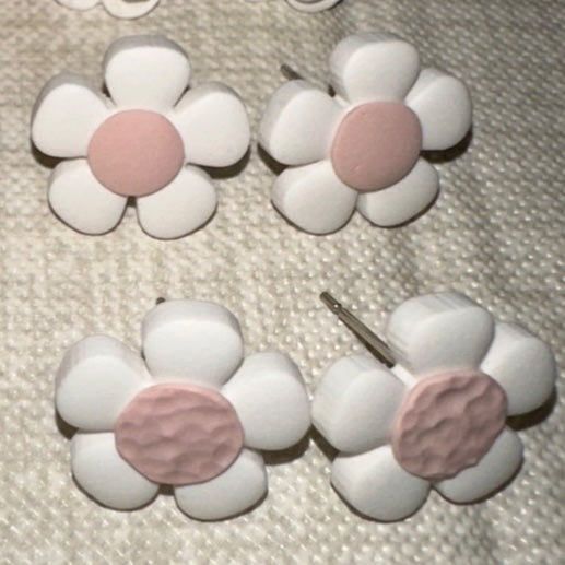 041075 Hippy Daisy Studs