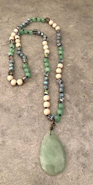 015062  Bead Necklace w Aventurine Pendant